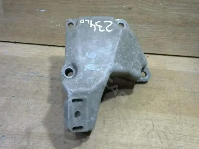 Кронштейн двигателя 8D0199307G