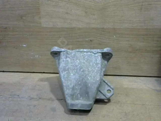 Кронштейн двигателя 8D0199308D