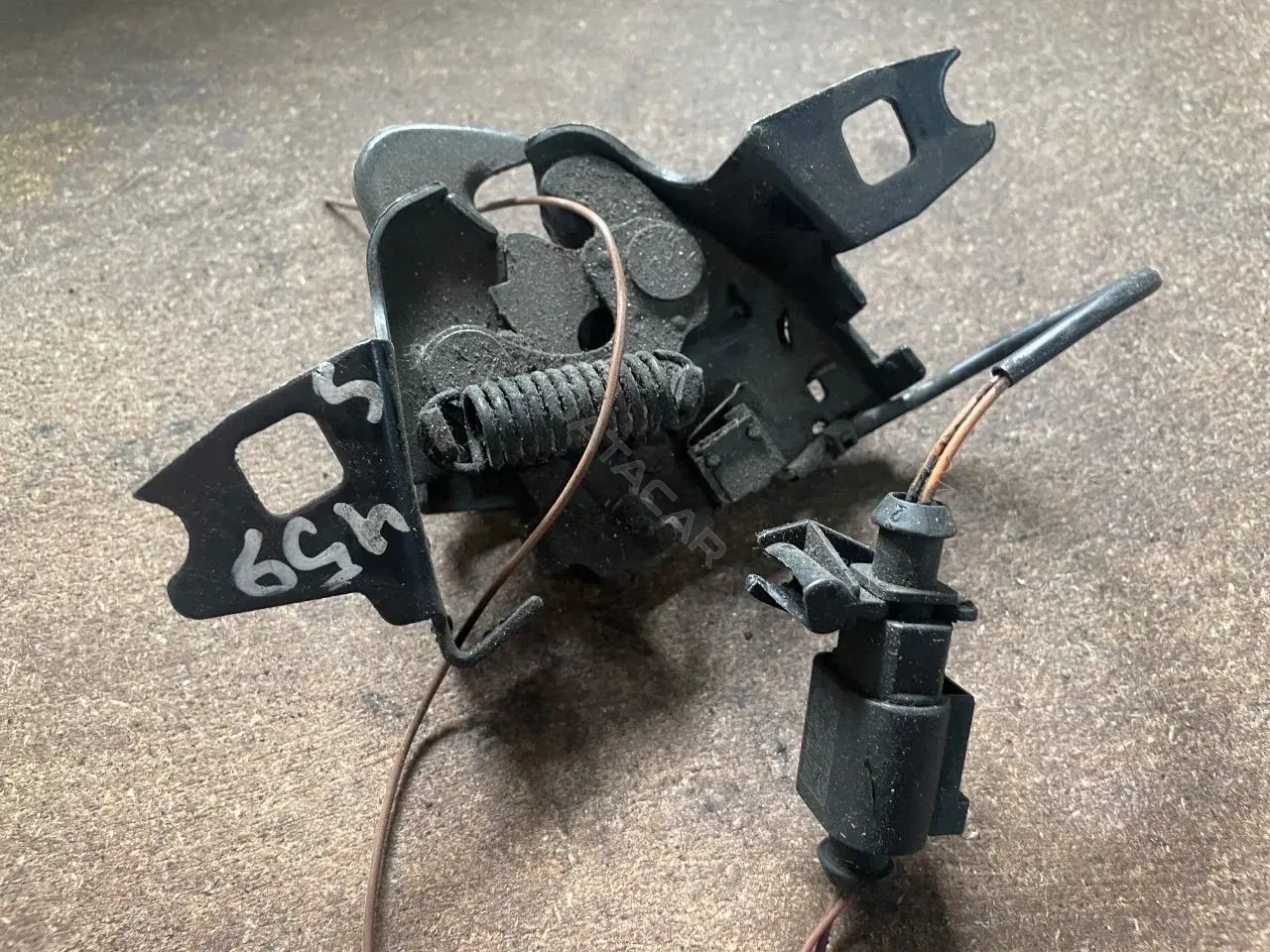 Замок капота 1052EZK