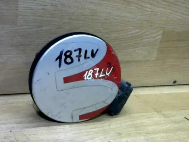 Крышка лючка топливного бака 187LU