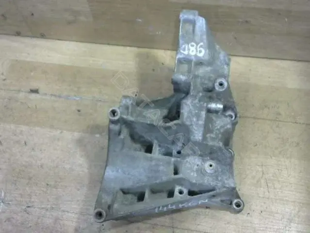 Кронштейн компрессора кондиционера R1112361330