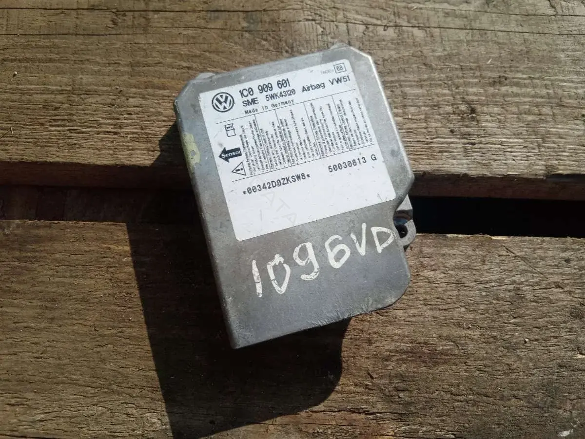Блок управления подушками безопасности 1C0909601