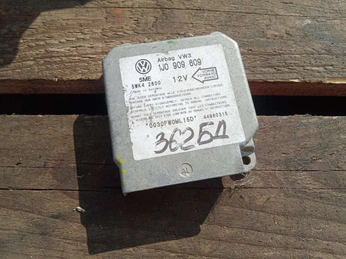 Блок управления подушками безопасности 1J0909609