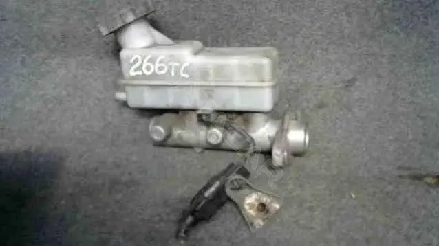 Главный тормозной цилиндр 8M111032A