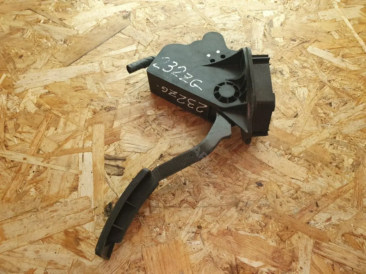 Педаль газа XR839F836