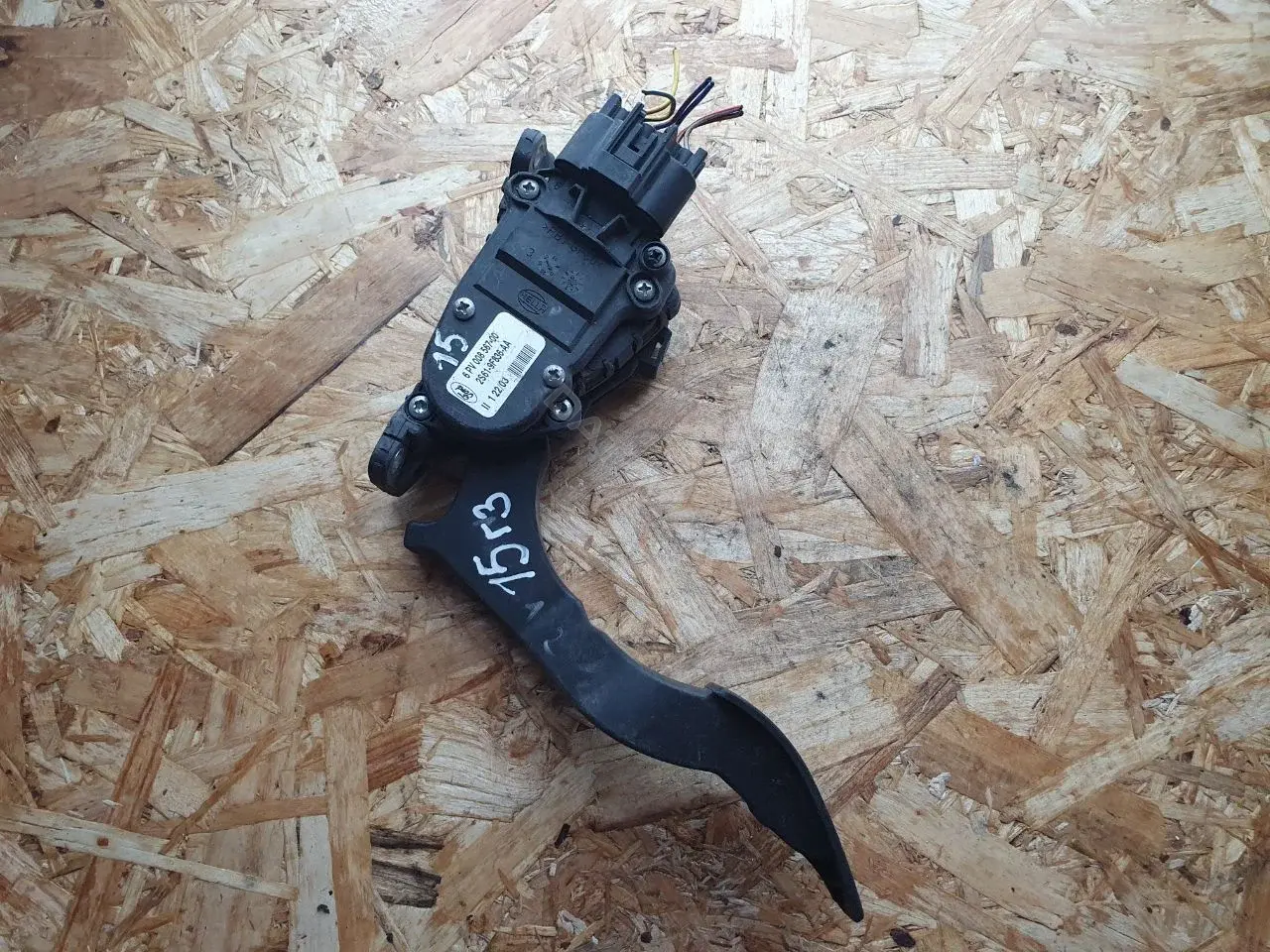 Педаль газа 2S619F836AA