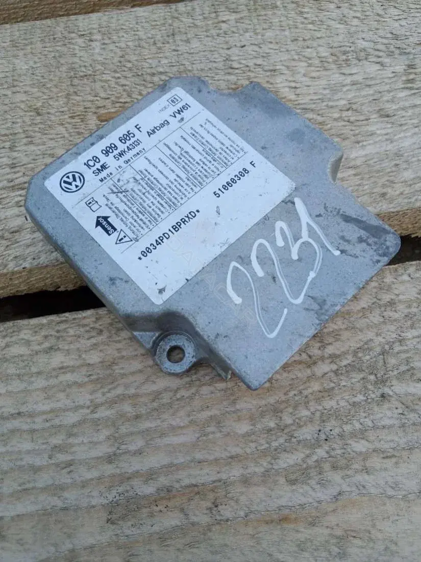 Блок управления подушками безопасности 1C0909605F