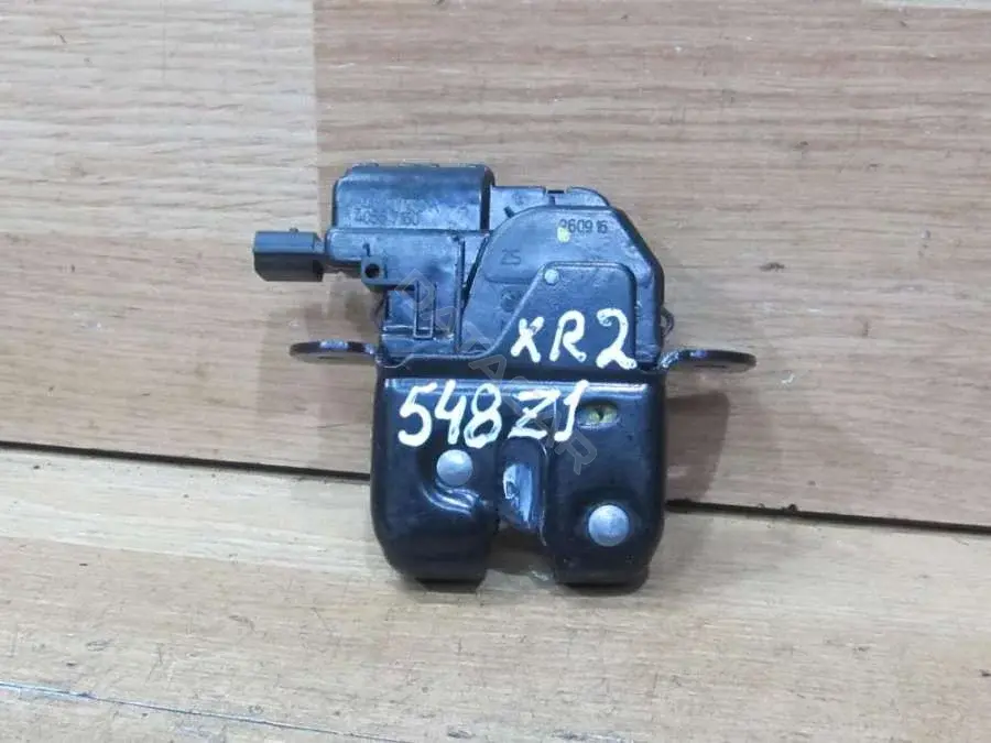 Замок крышки багажника 548ZJ