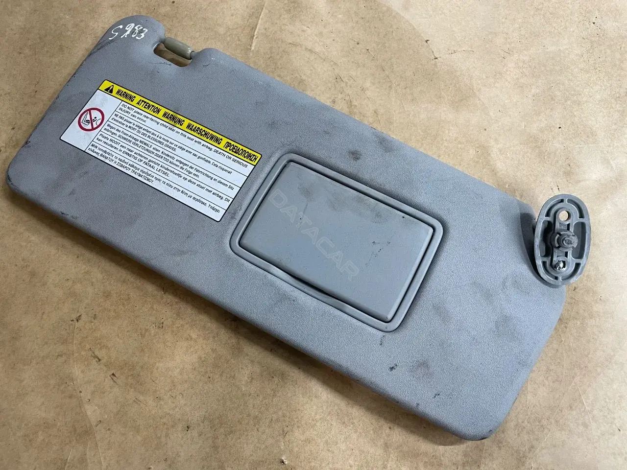 Козырек солнцезащитный 589KQ