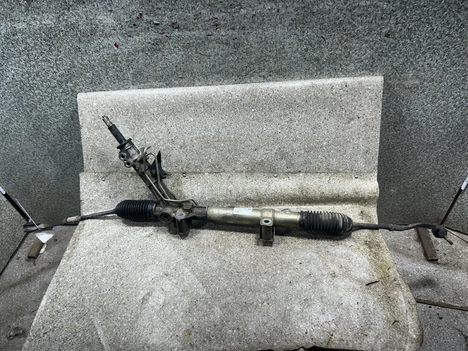 Рулевая рейка 490014580R