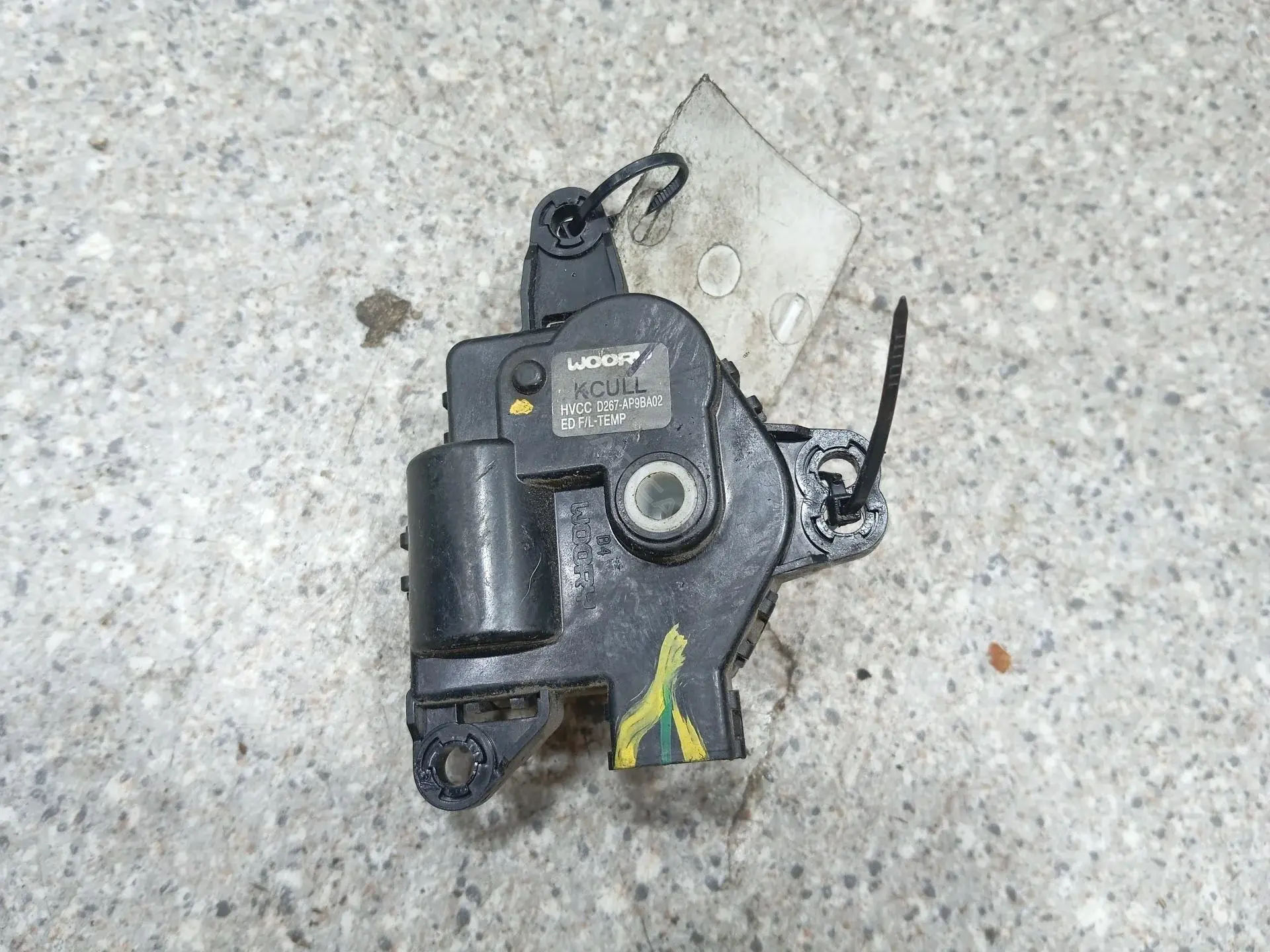 Мотор заслонки печки D267-AP9BA02