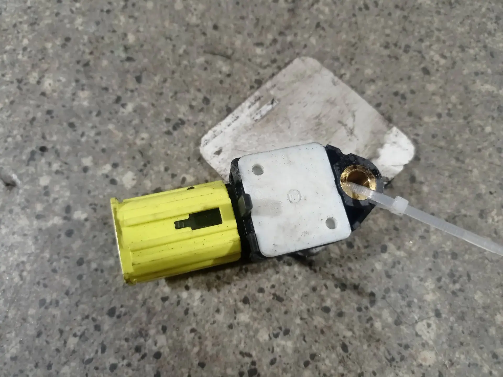 Датчик удара 89831-0F040