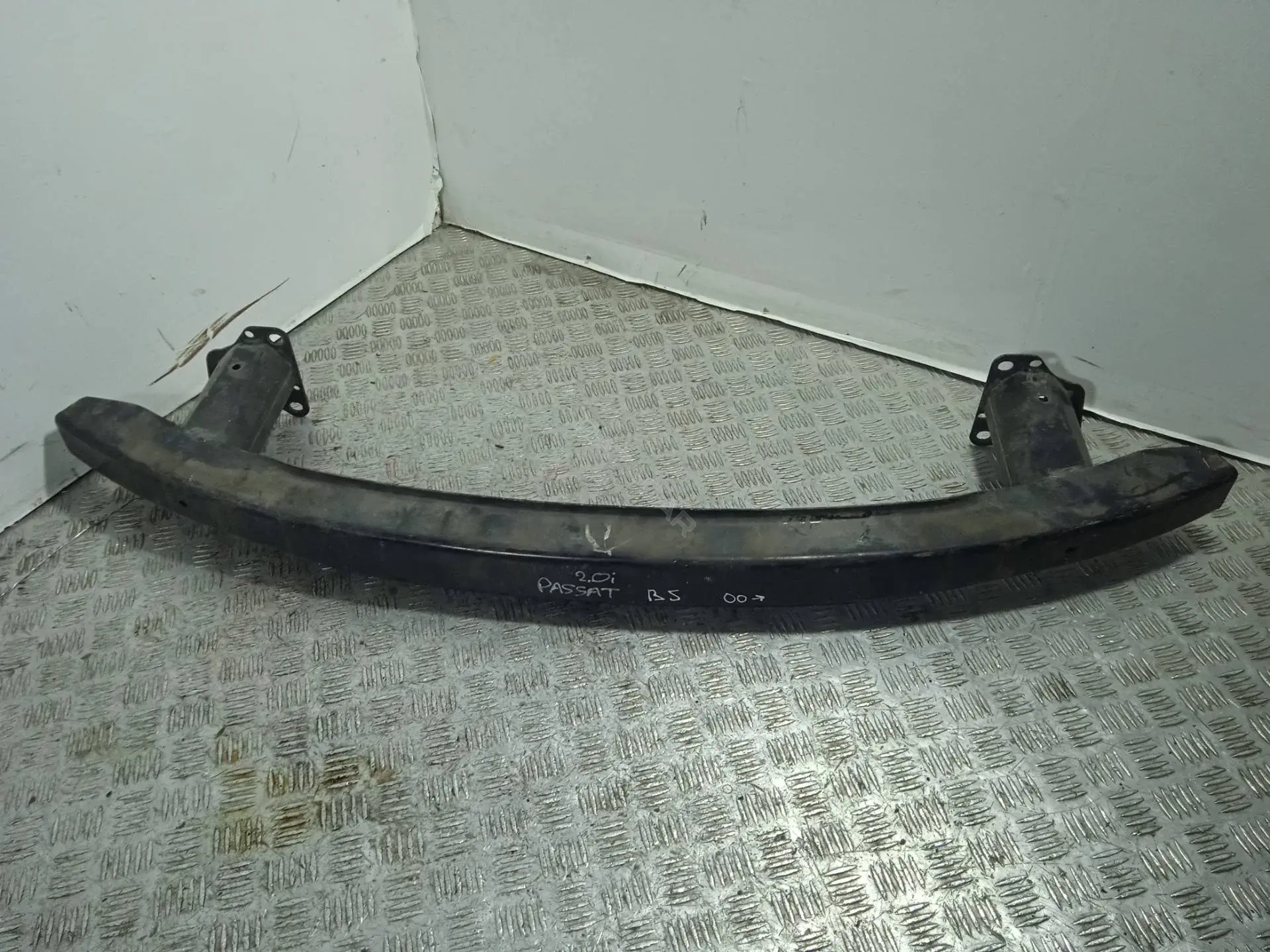 Усилитель бампера 3B0807559B, 3B0807560B