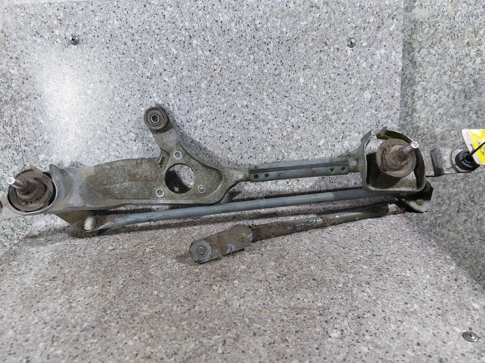 Трапеция стеклоочистителя 46023037748