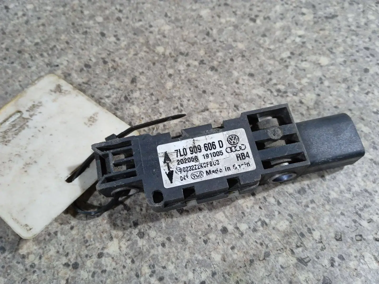 Датчик удара 7L0909606D