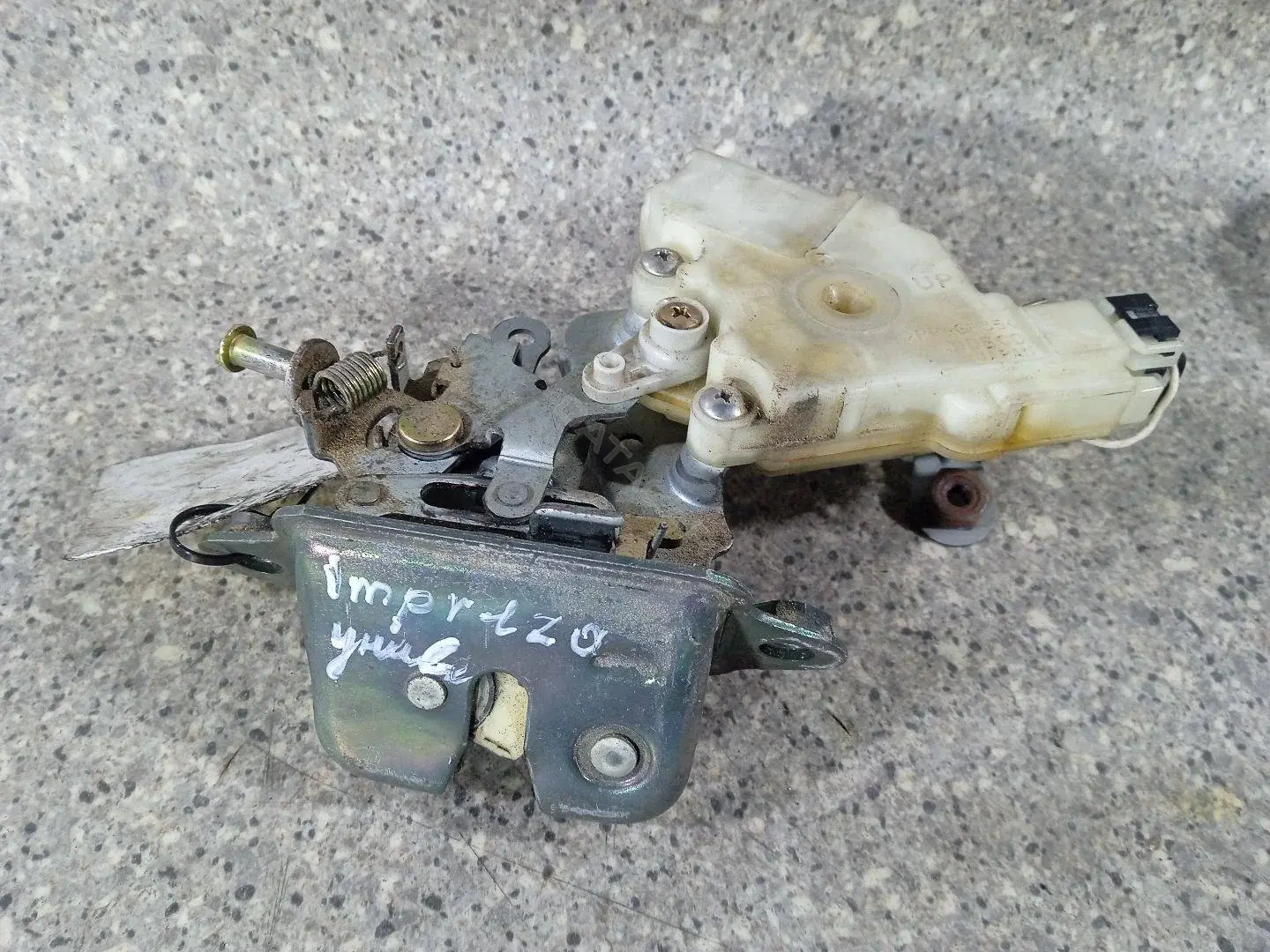 Замок крышки багажника 63100FE000