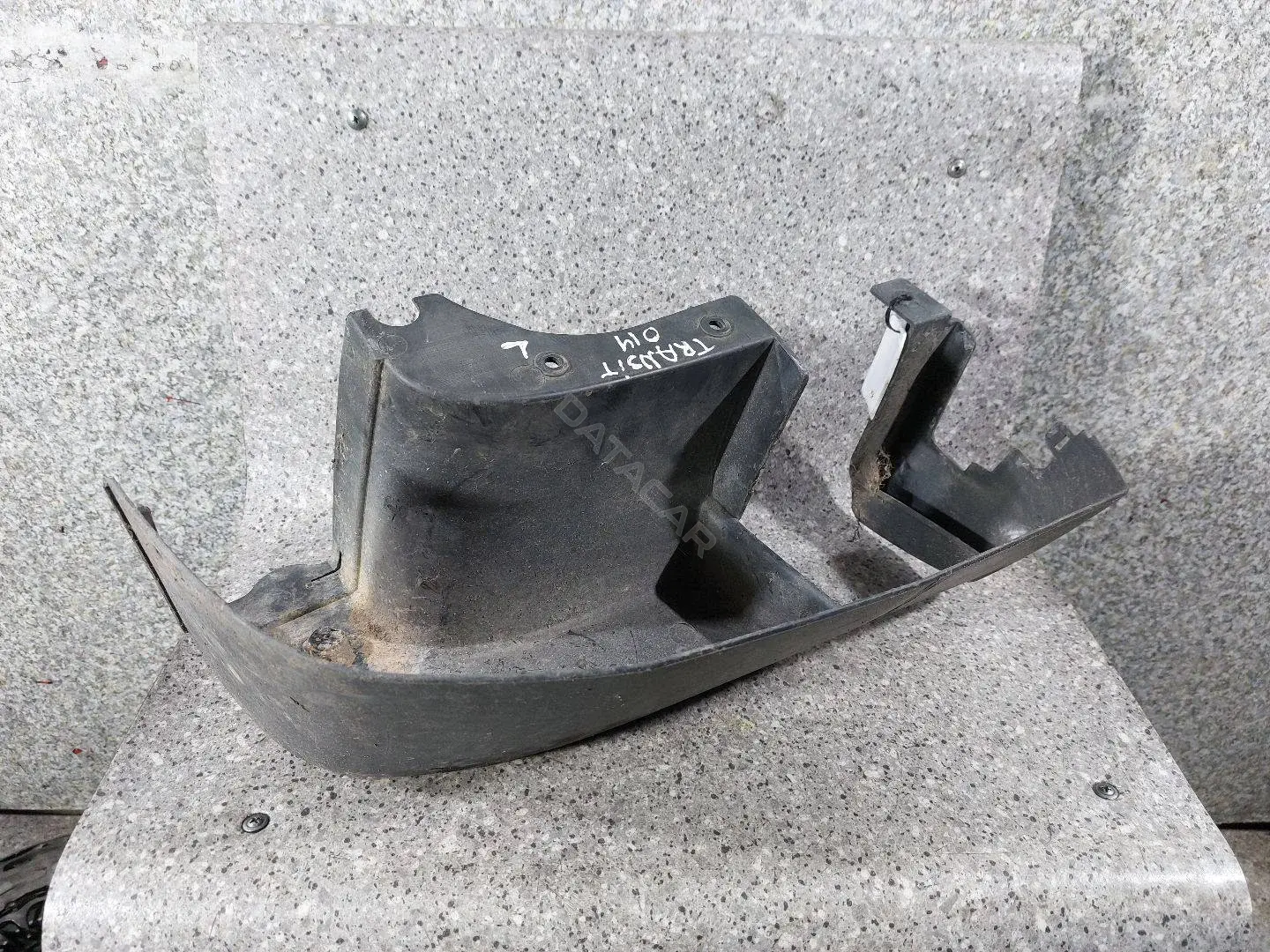 Задний бампер BK31-17927