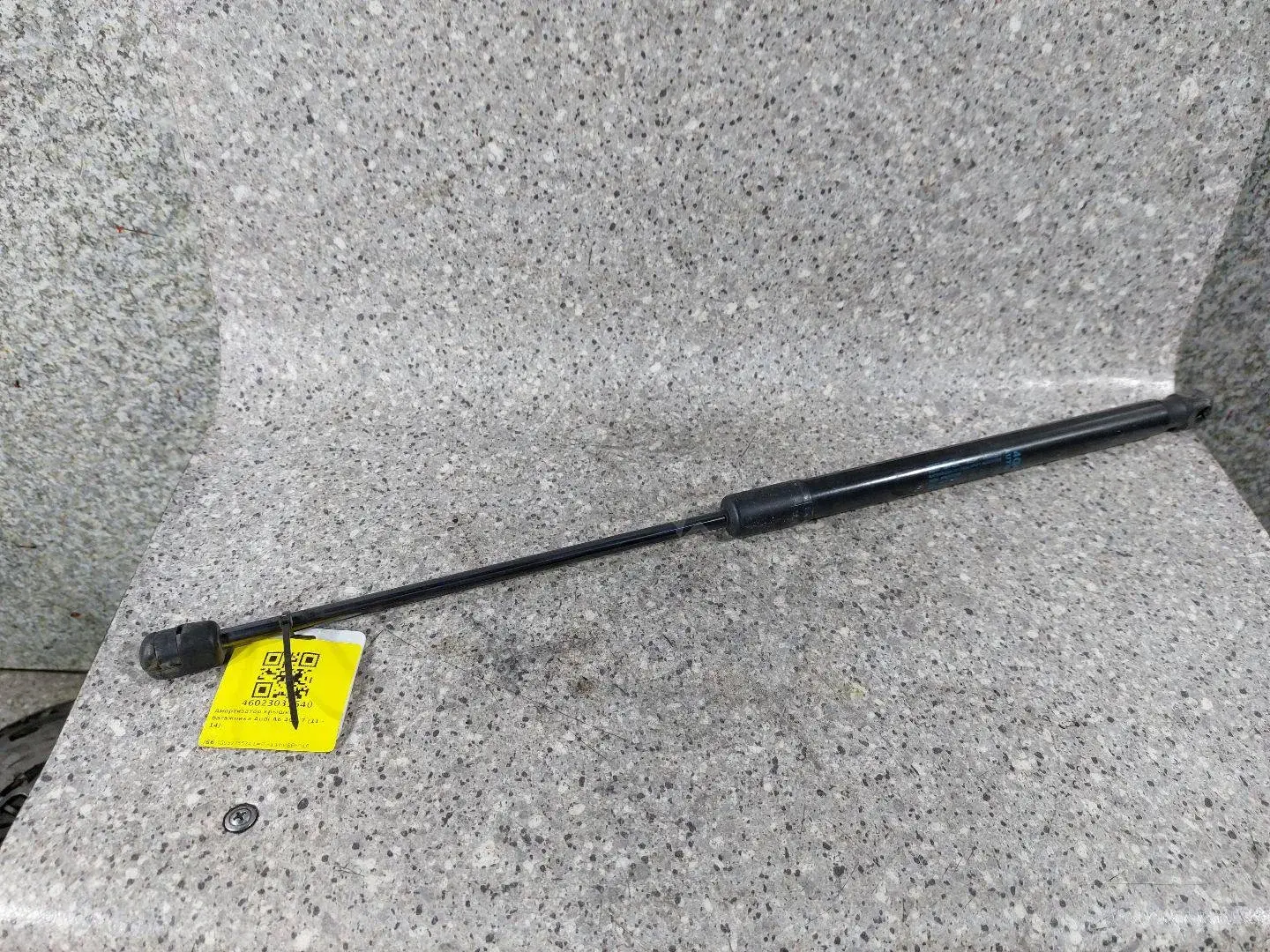 Амортизатор крышки багажника, капота, заднего стекла 4G9827552A