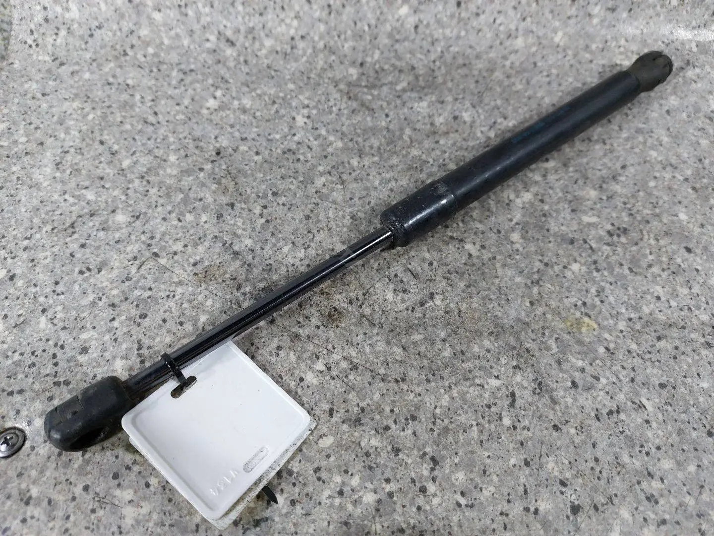 Амортизатор крышки багажника, капота, заднего стекла 4G8823359A