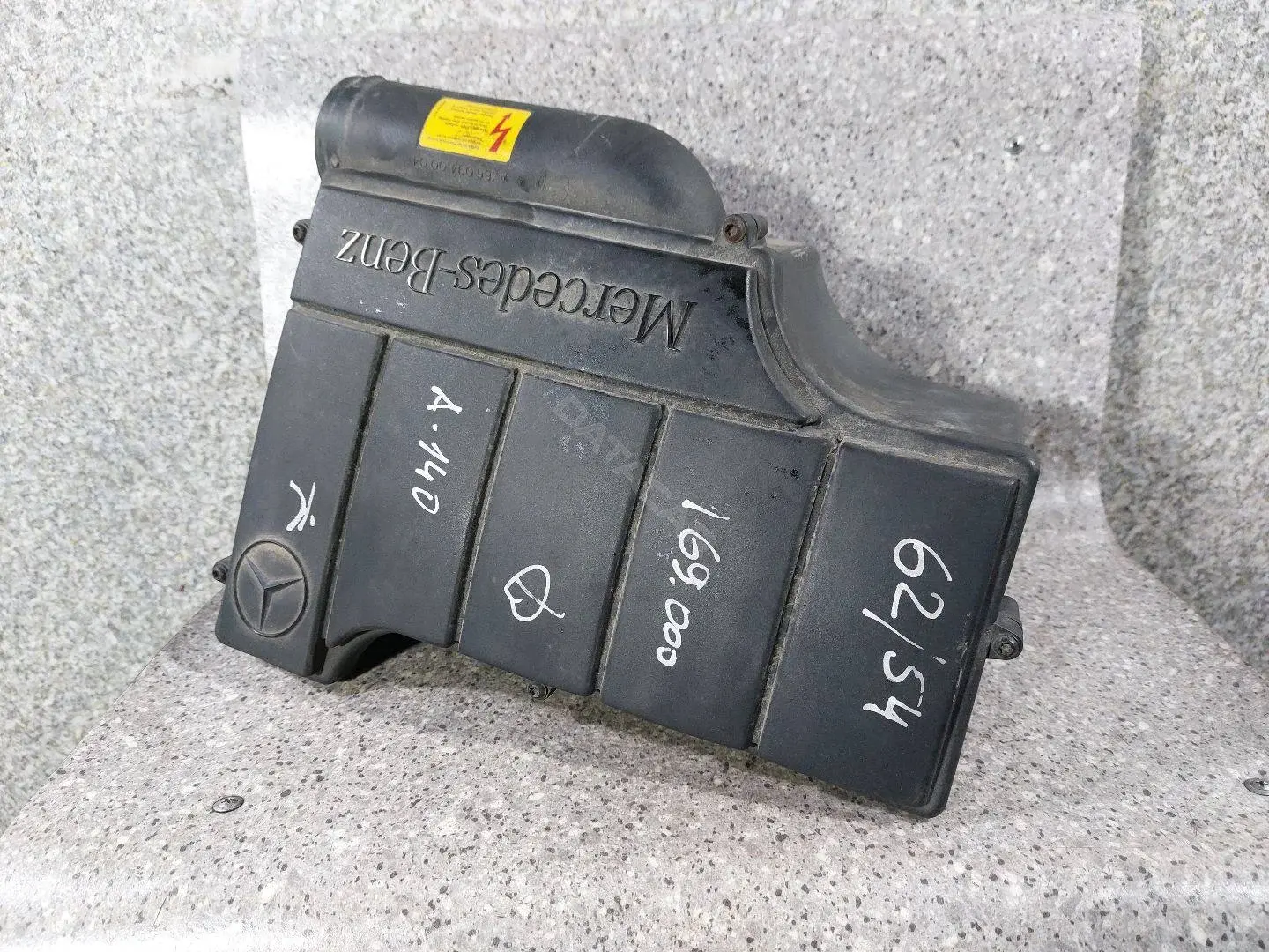 Корпус воздушного фильтра A1661405300