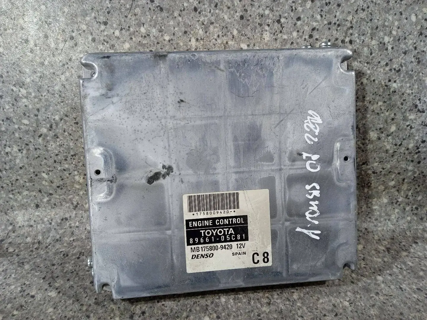 Блок управления двигателем 89661-05C81, MB 175800-9420