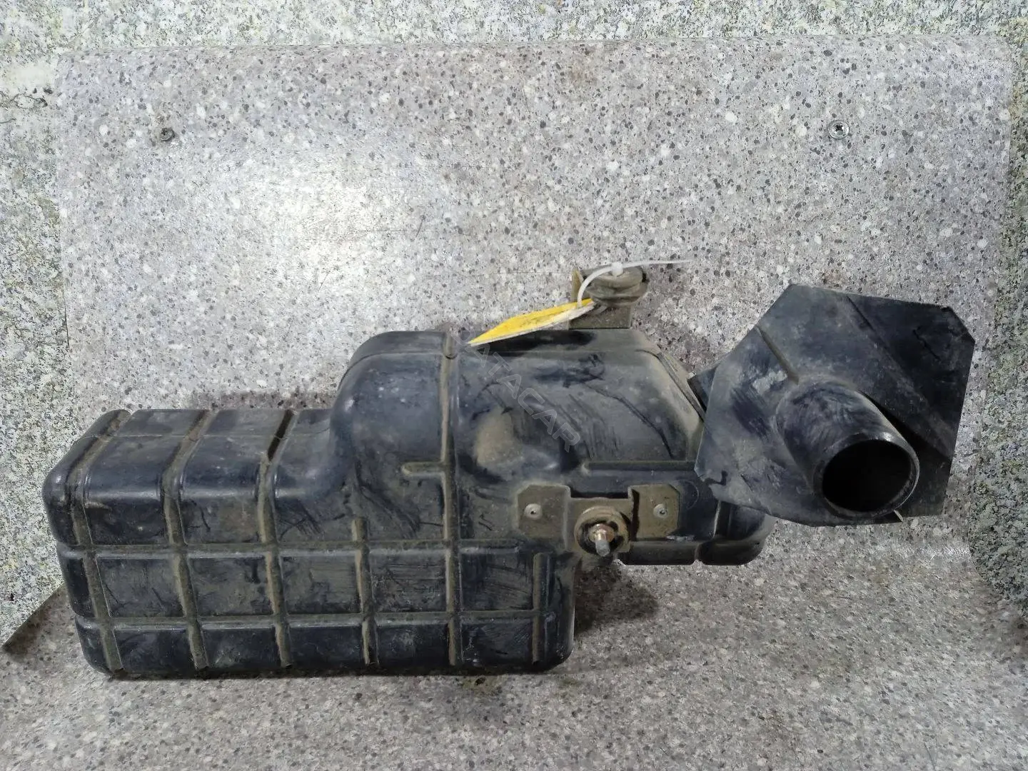 Корпус воздушного фильтра MR552664