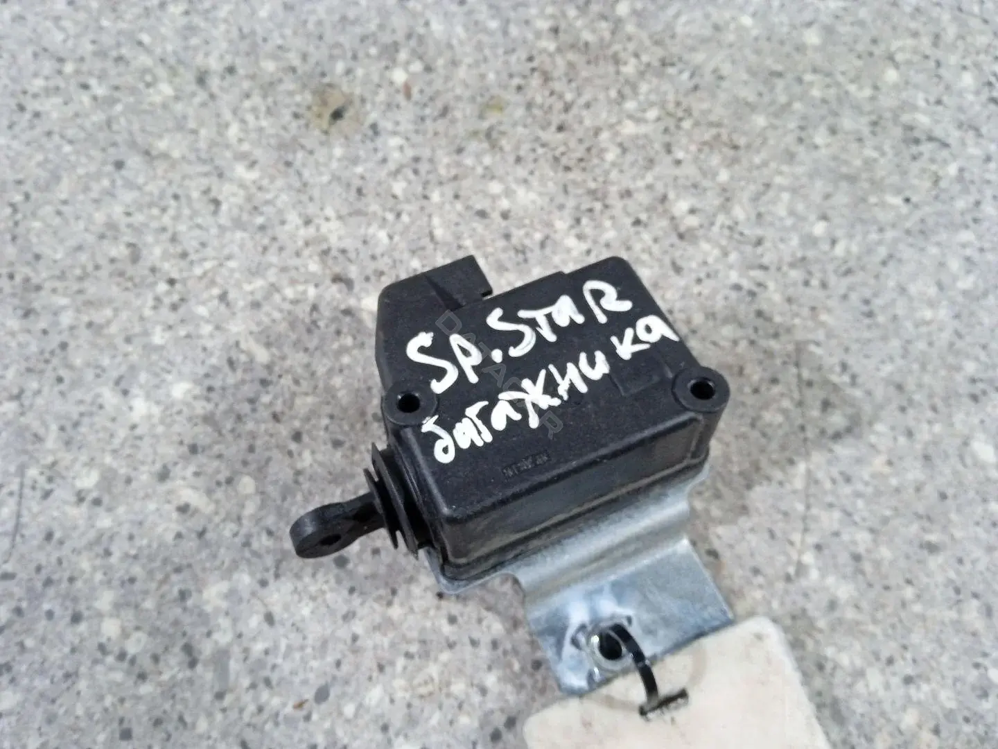 Замок крышки багажника 46023013754