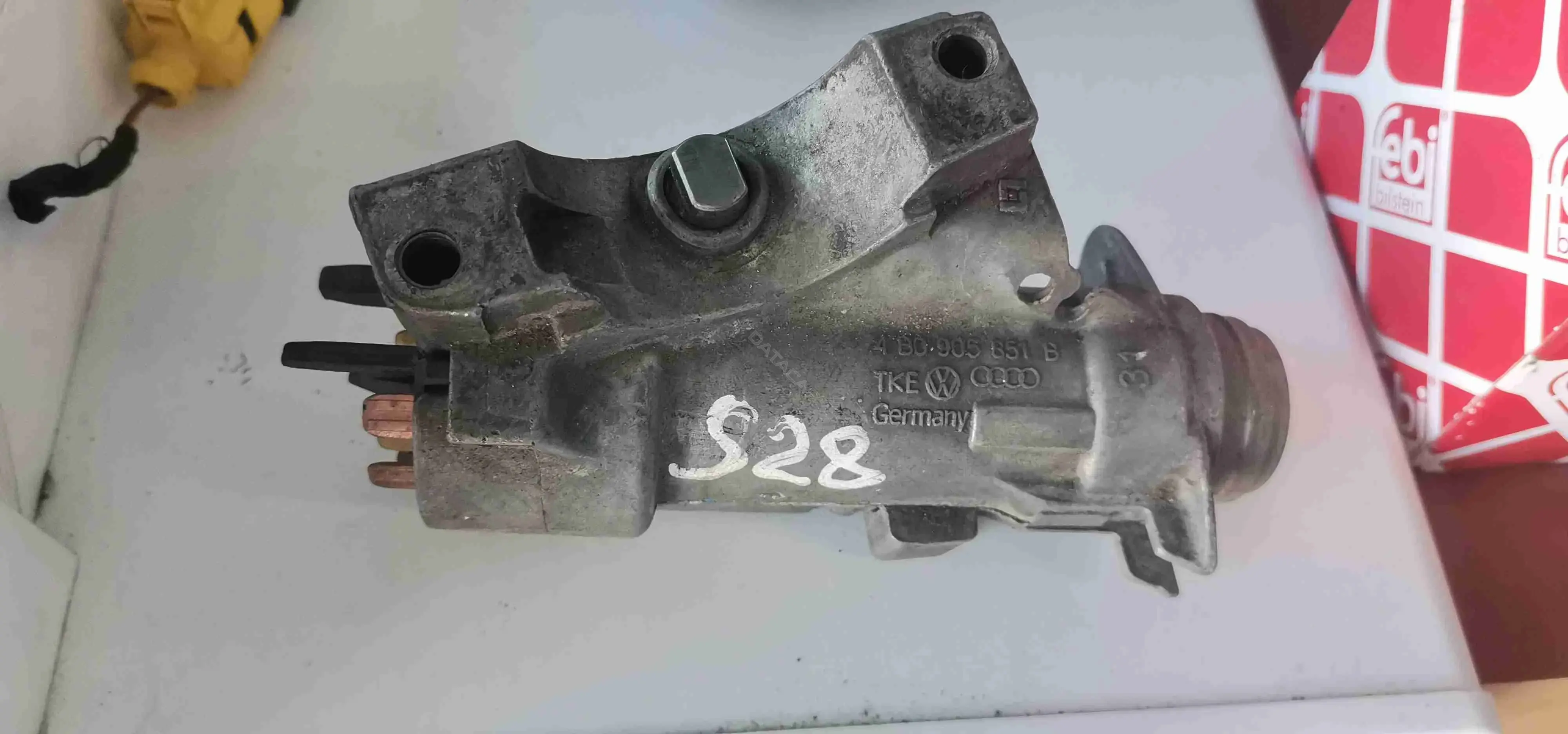 Замок зажигания 4b0905851b