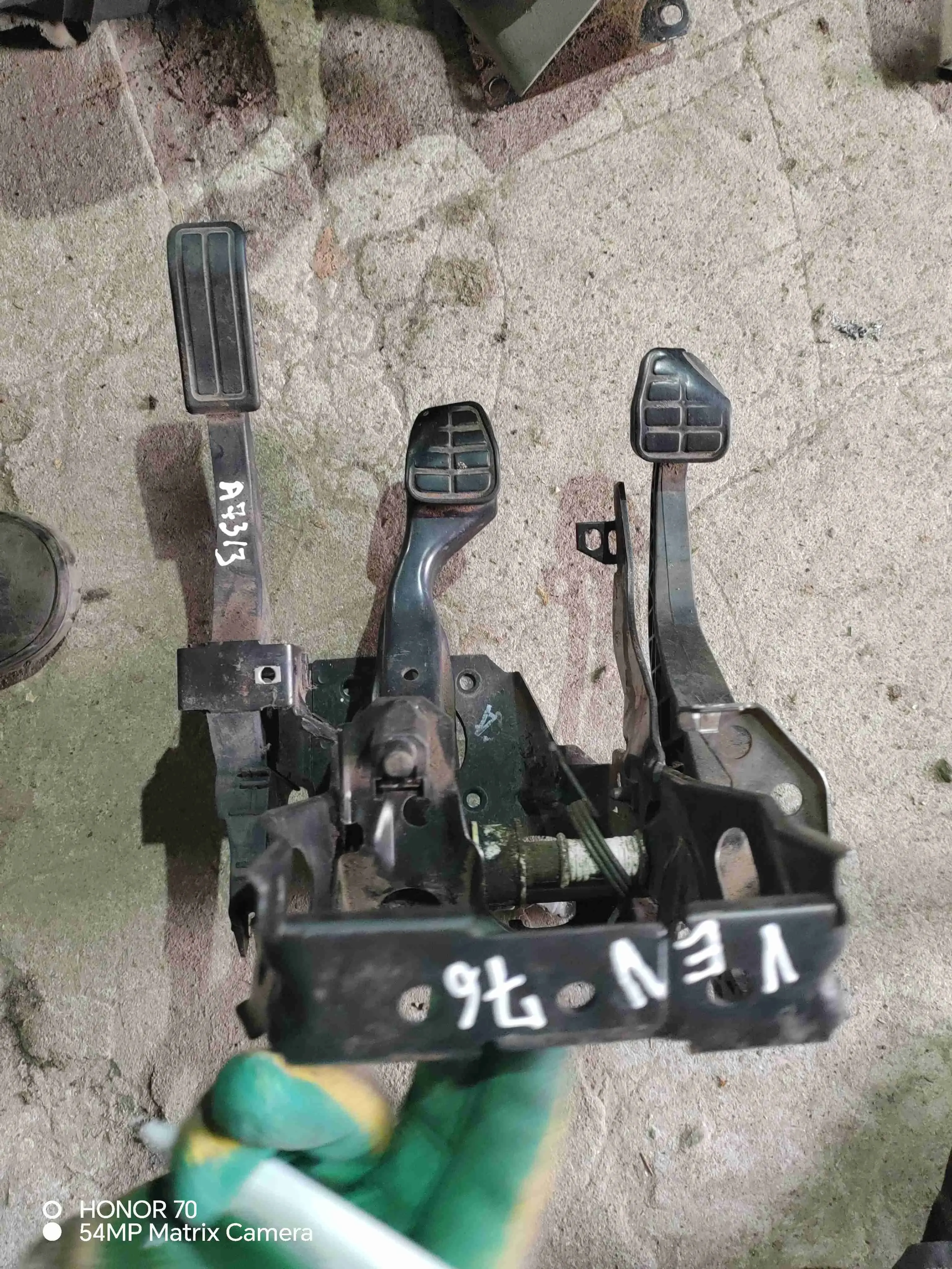 Скоба суппорта ID-348563ee