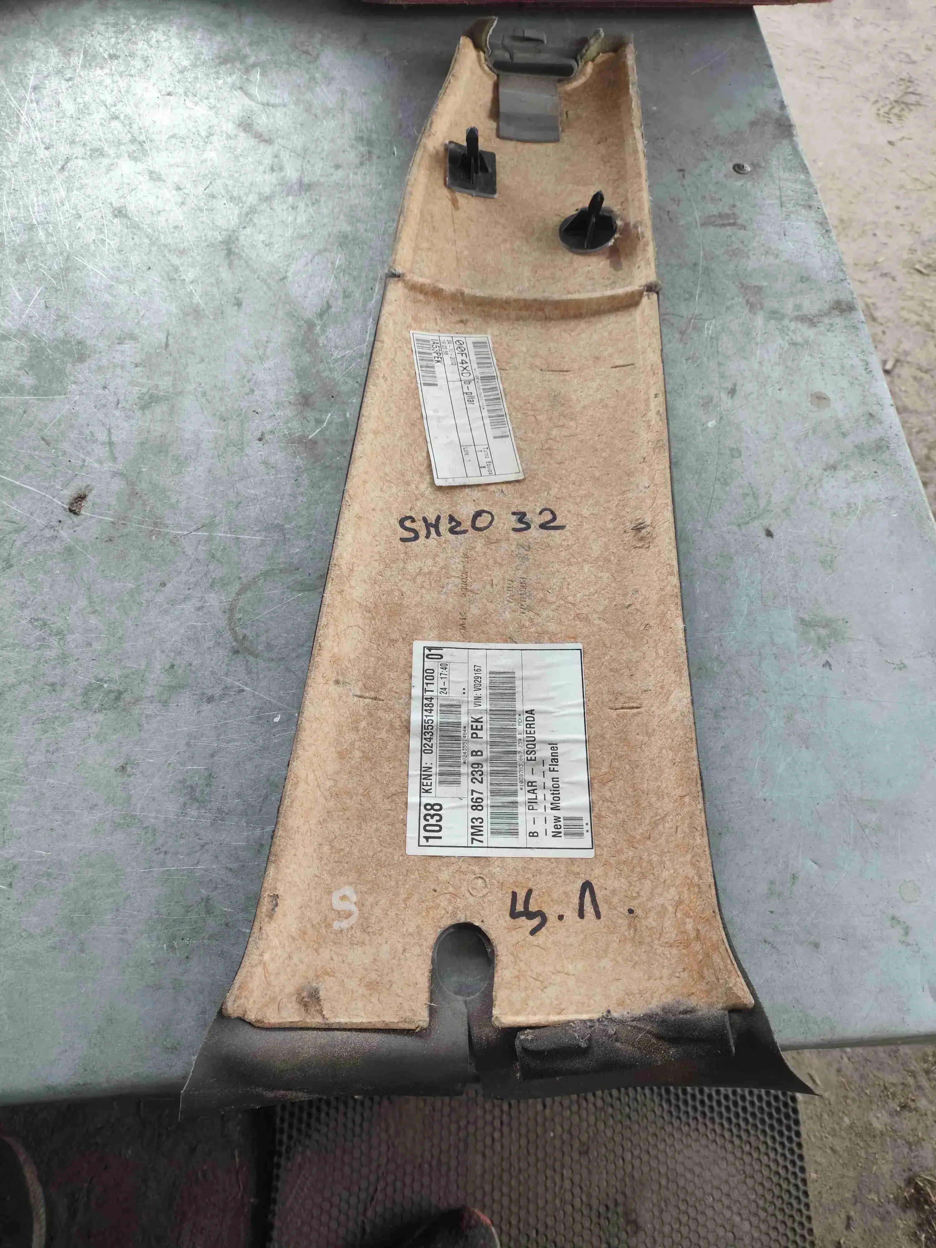 Пластик салона 7M3867239b