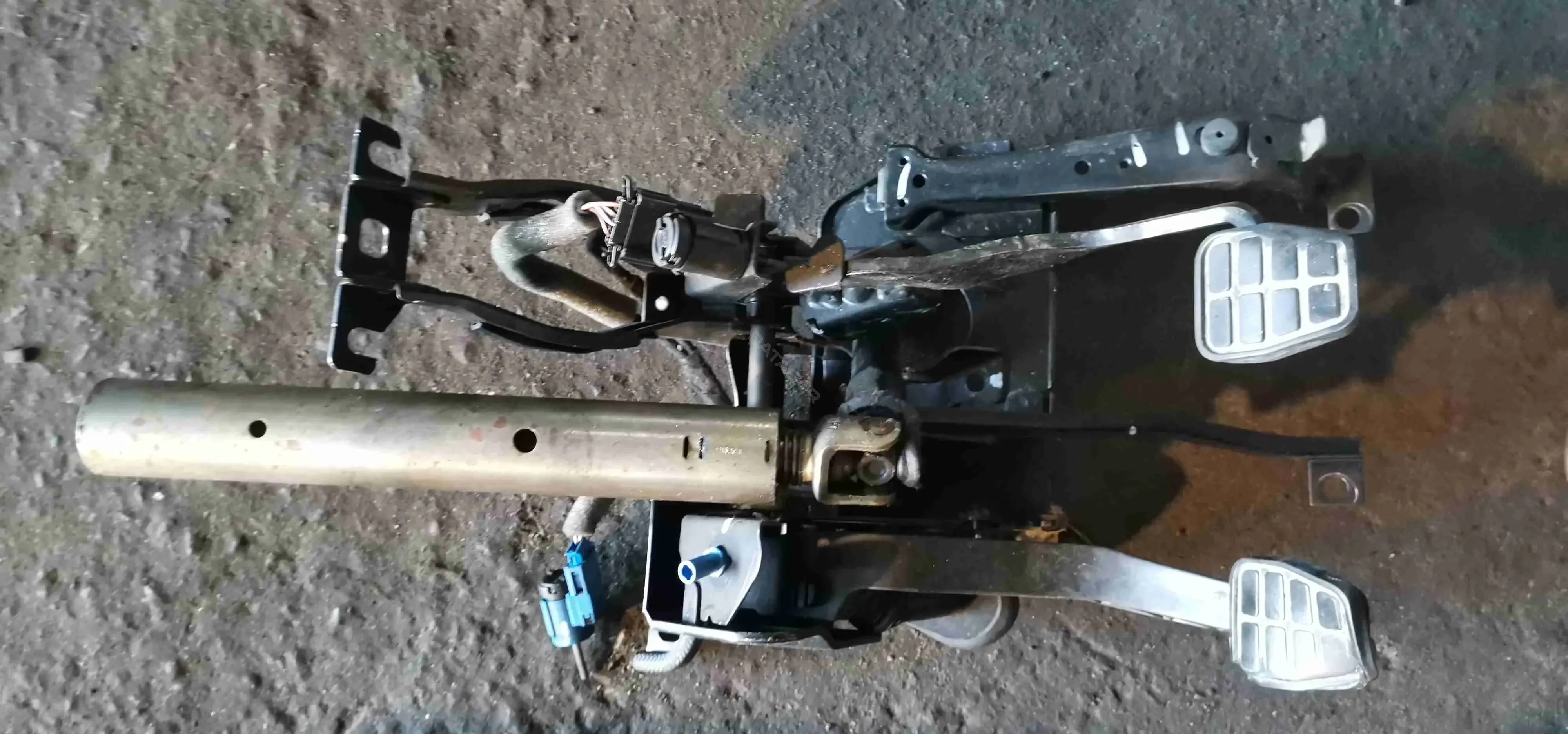 Скоба суппорта 7M3721031Q