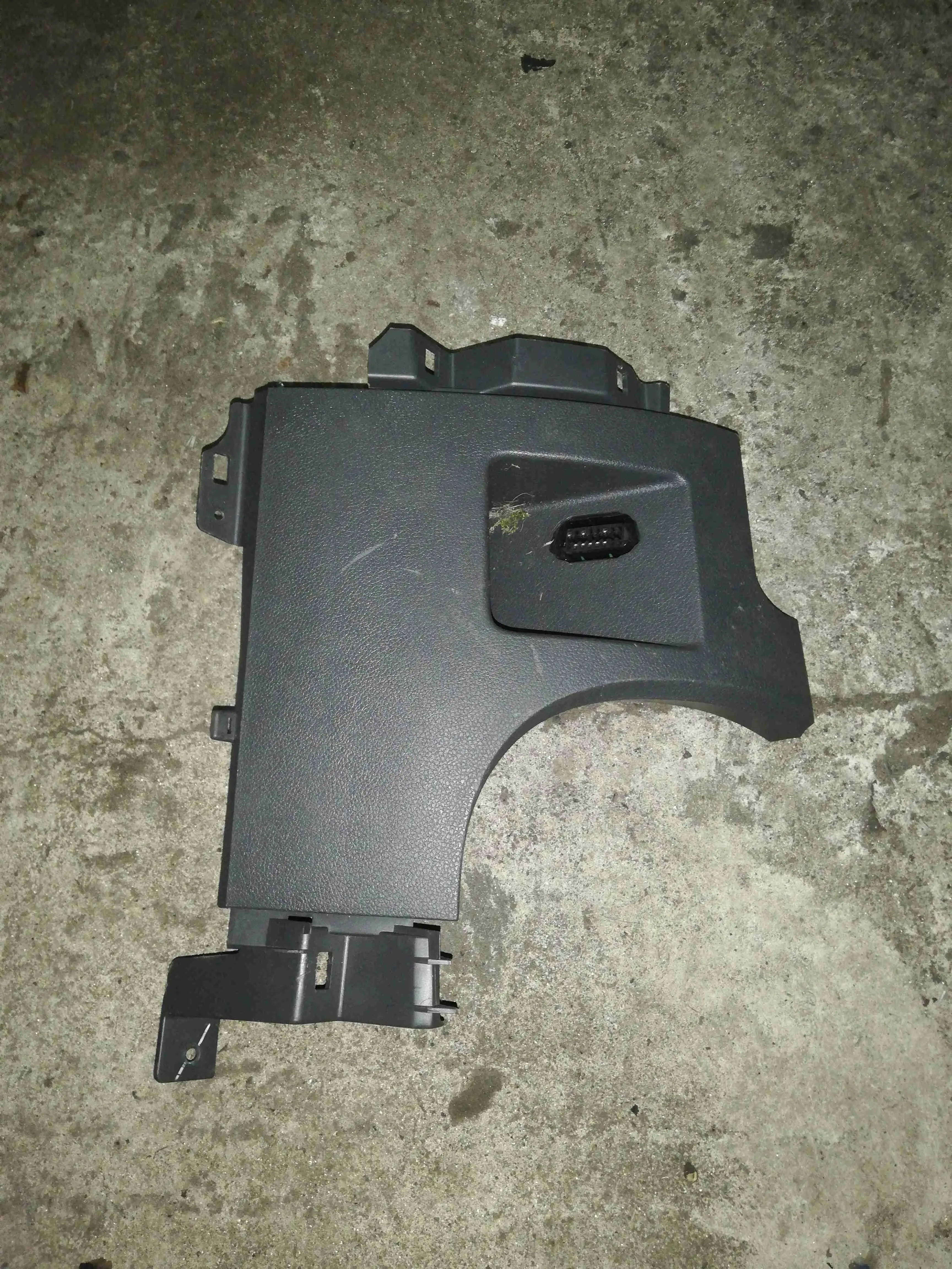 Пластик салона 3m51r04324