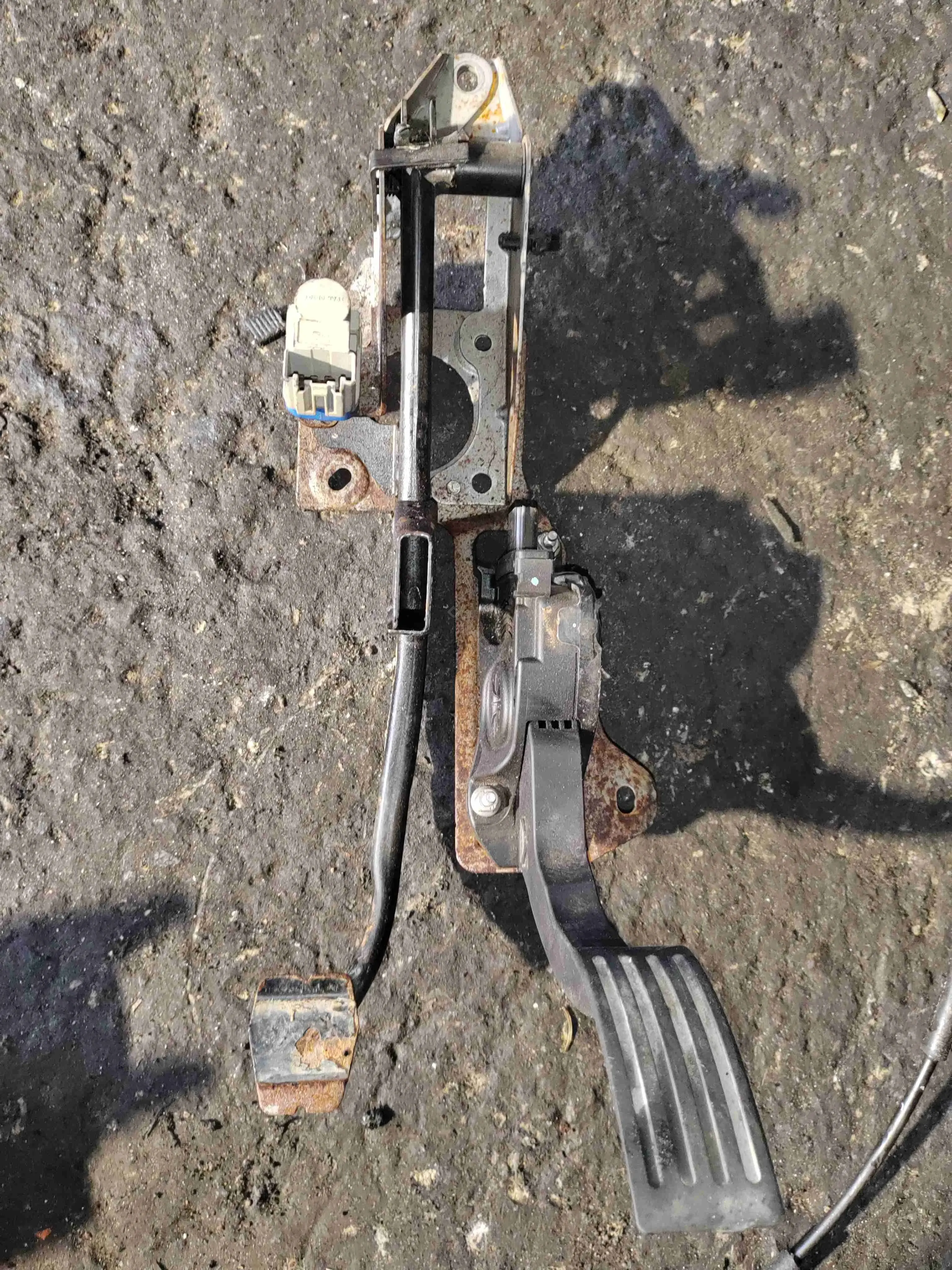 Скоба суппорта BV619F836AB