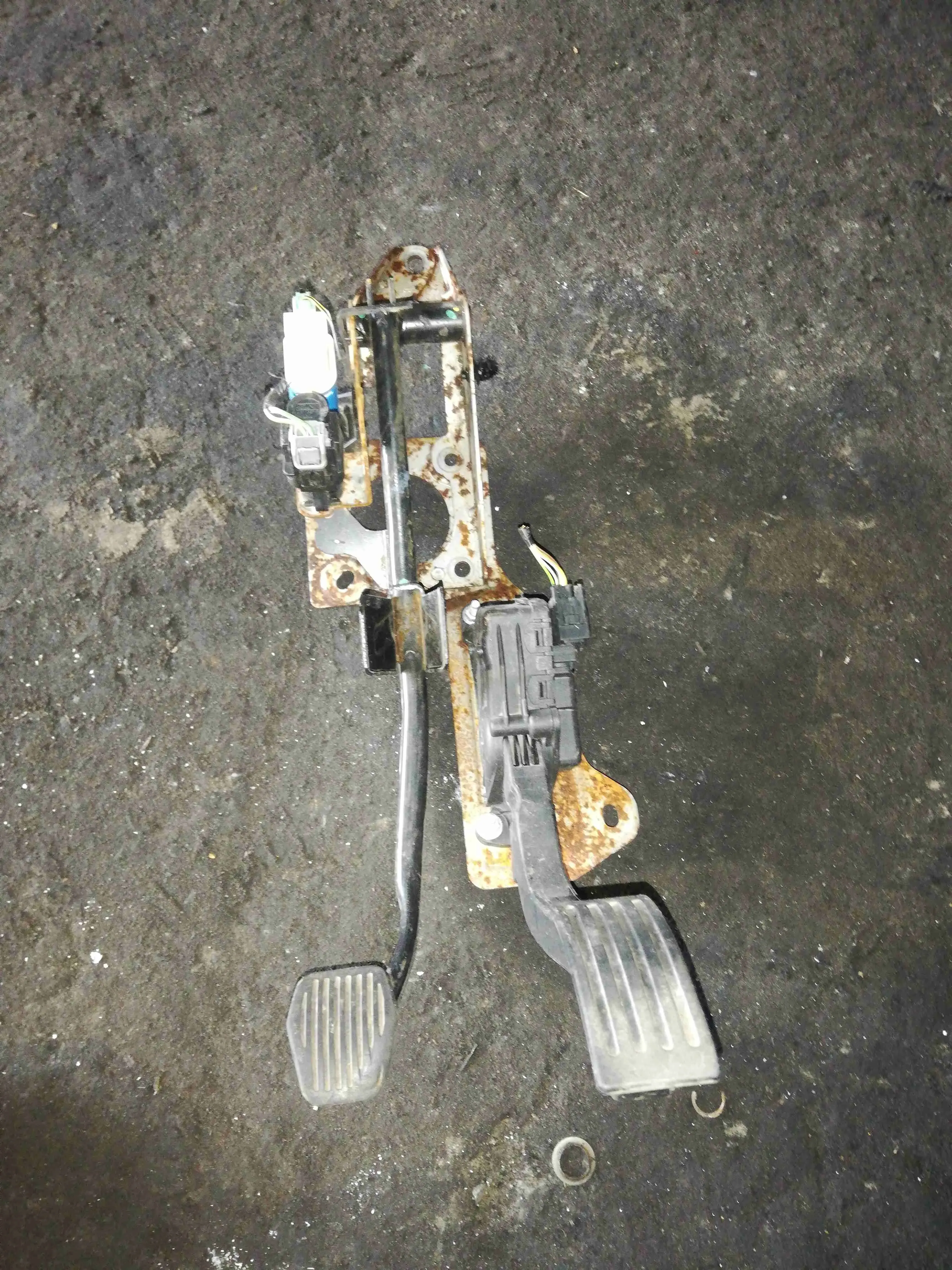 Скоба суппорта 4m512467an