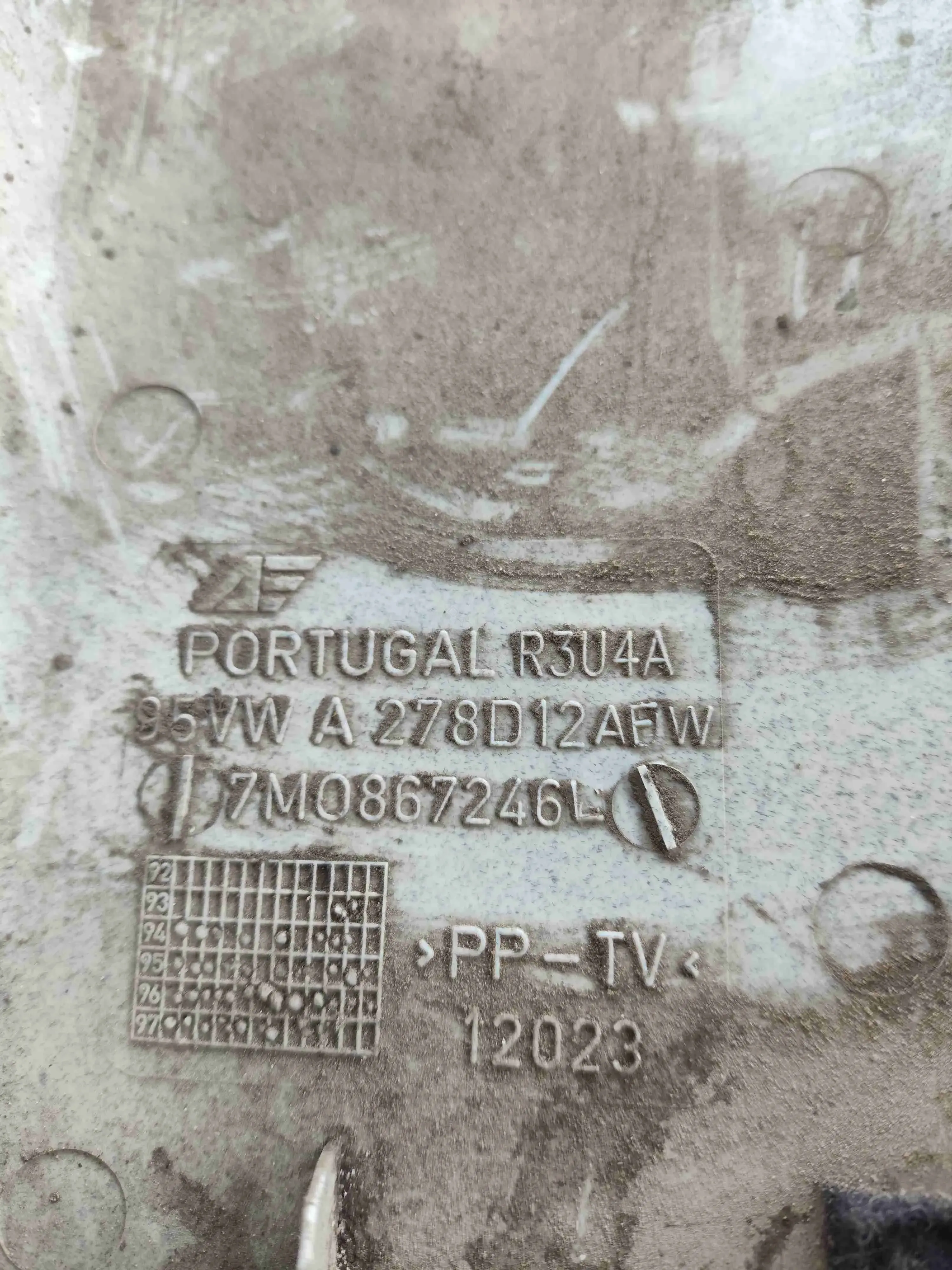 Пластик салона 7M0867246L