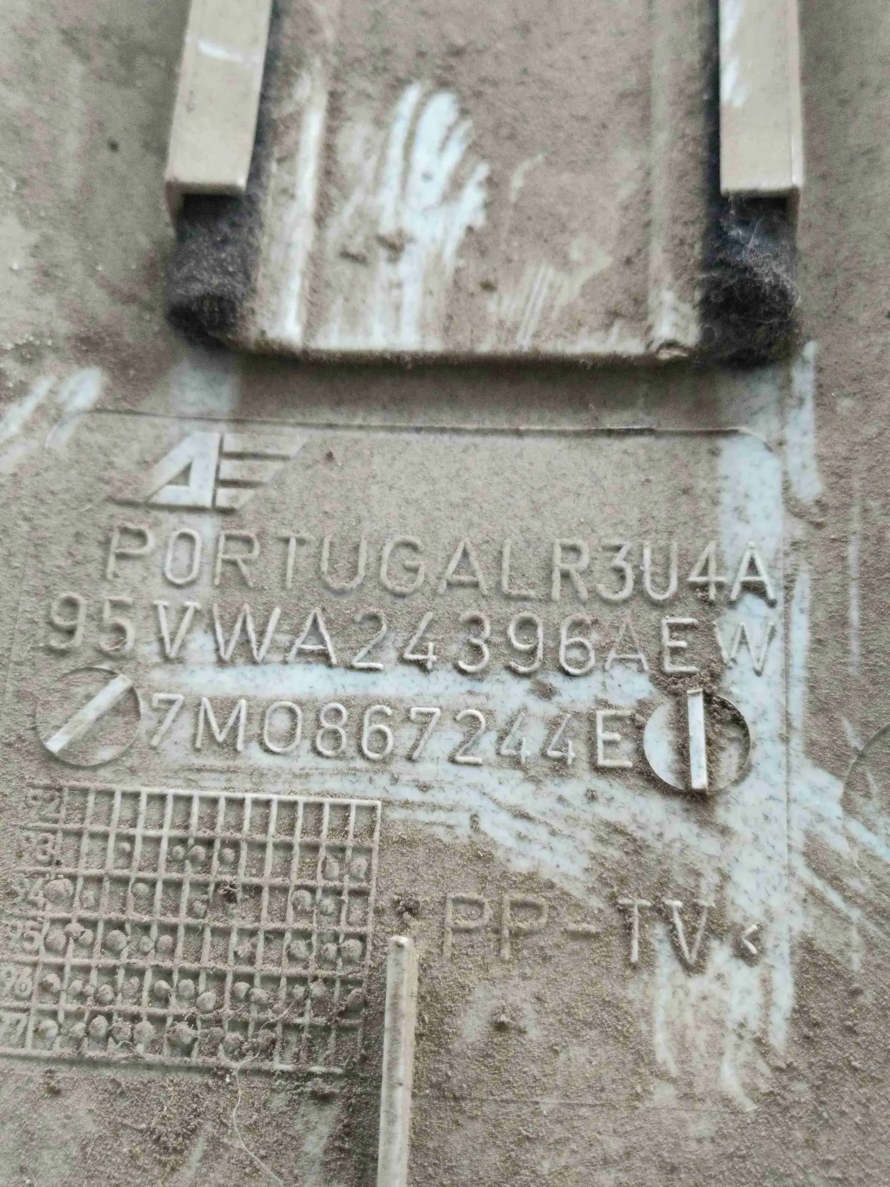 Пластик салона 7M0867244E