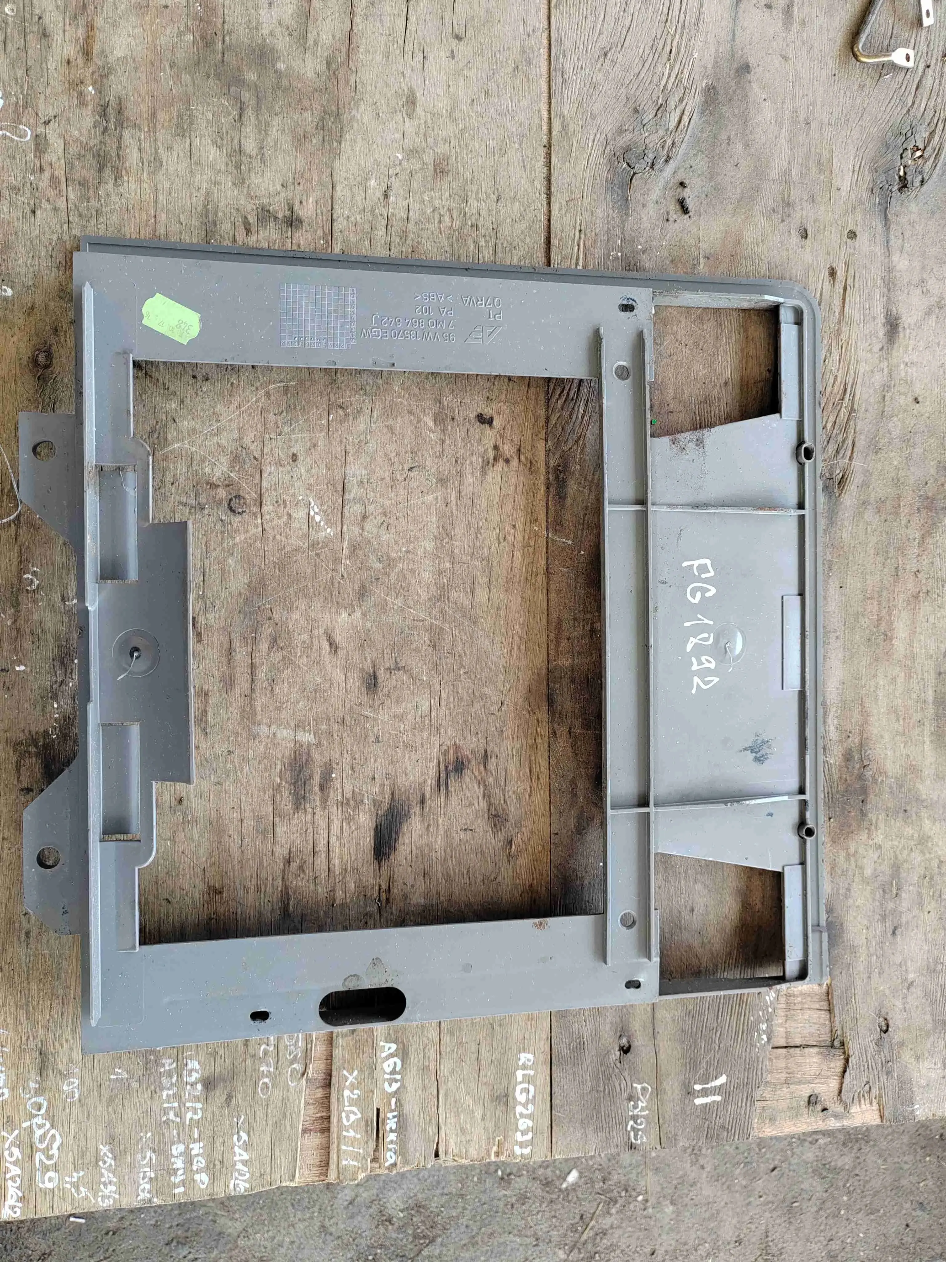 Пластик салона 7M0864642J
