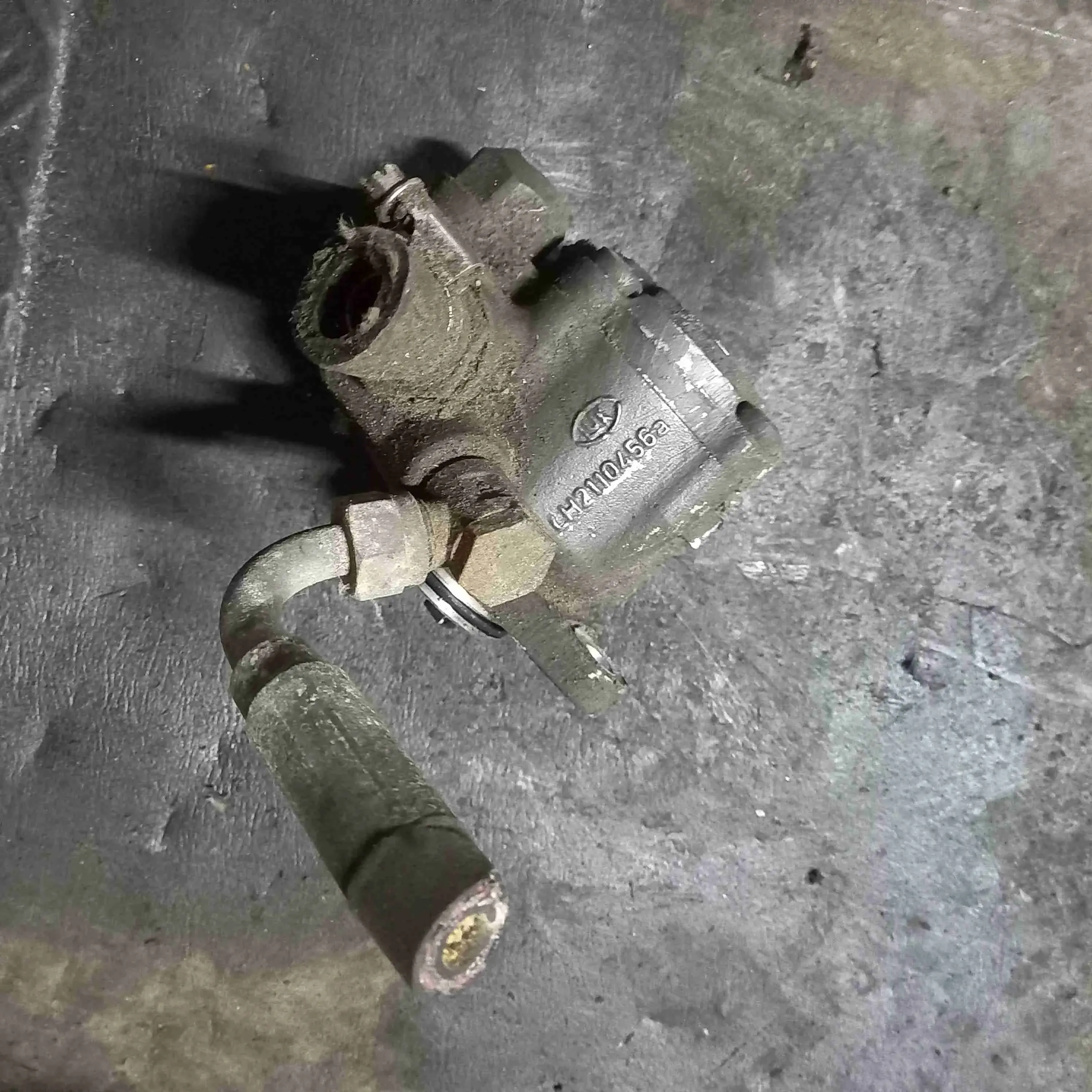 Насос гидроусилителя руля lh2110456a