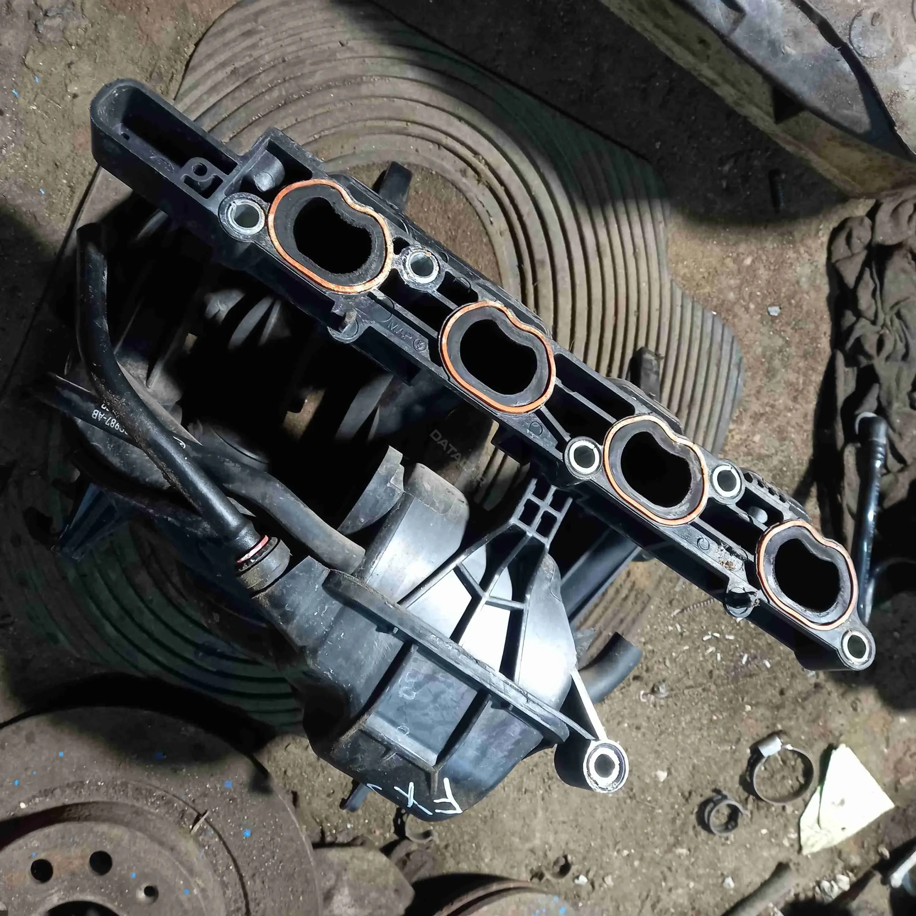 Коллектор впускной 2s6g9424e