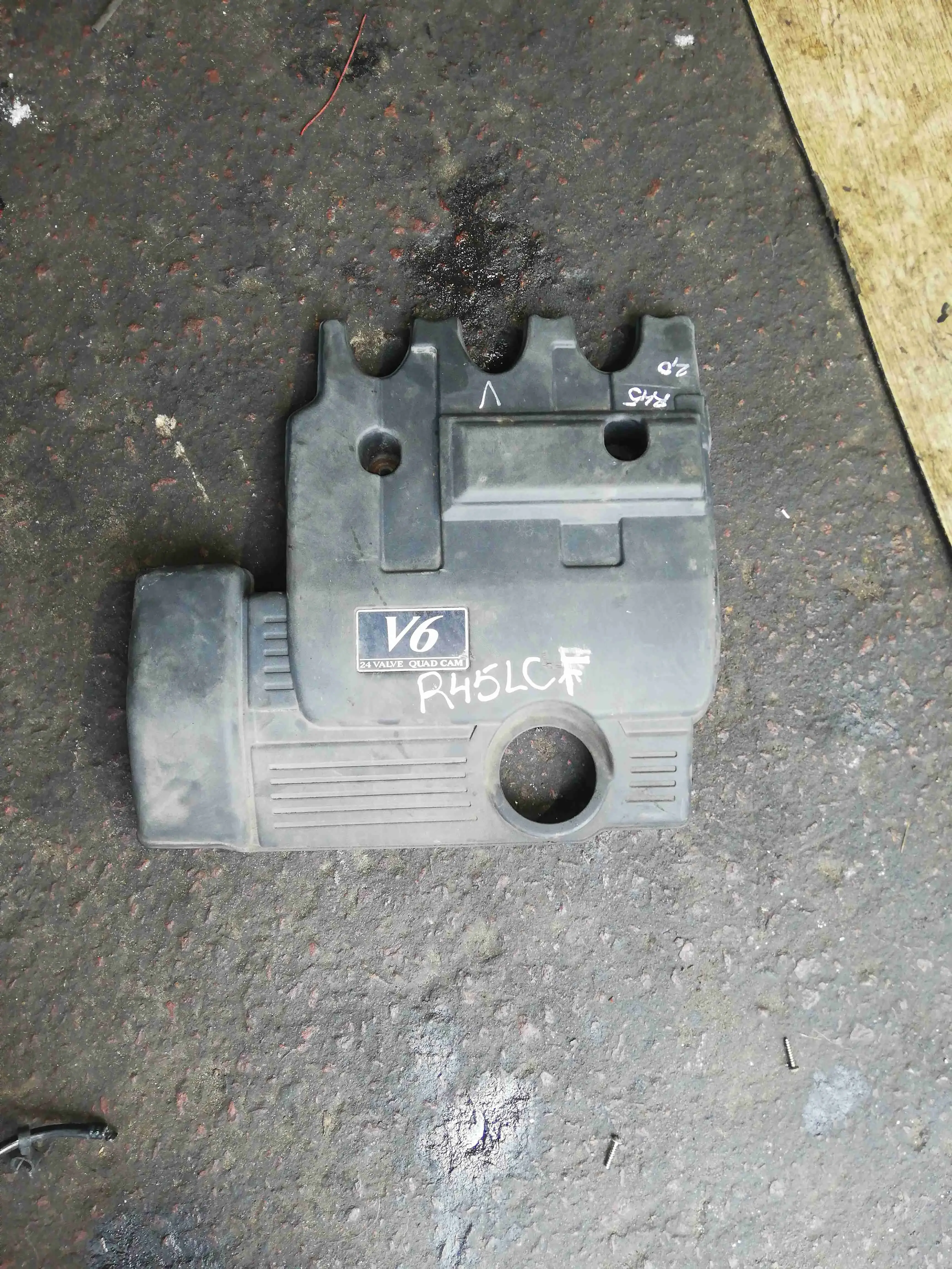 Декоративная крышка двигателя ID-3fa4303e