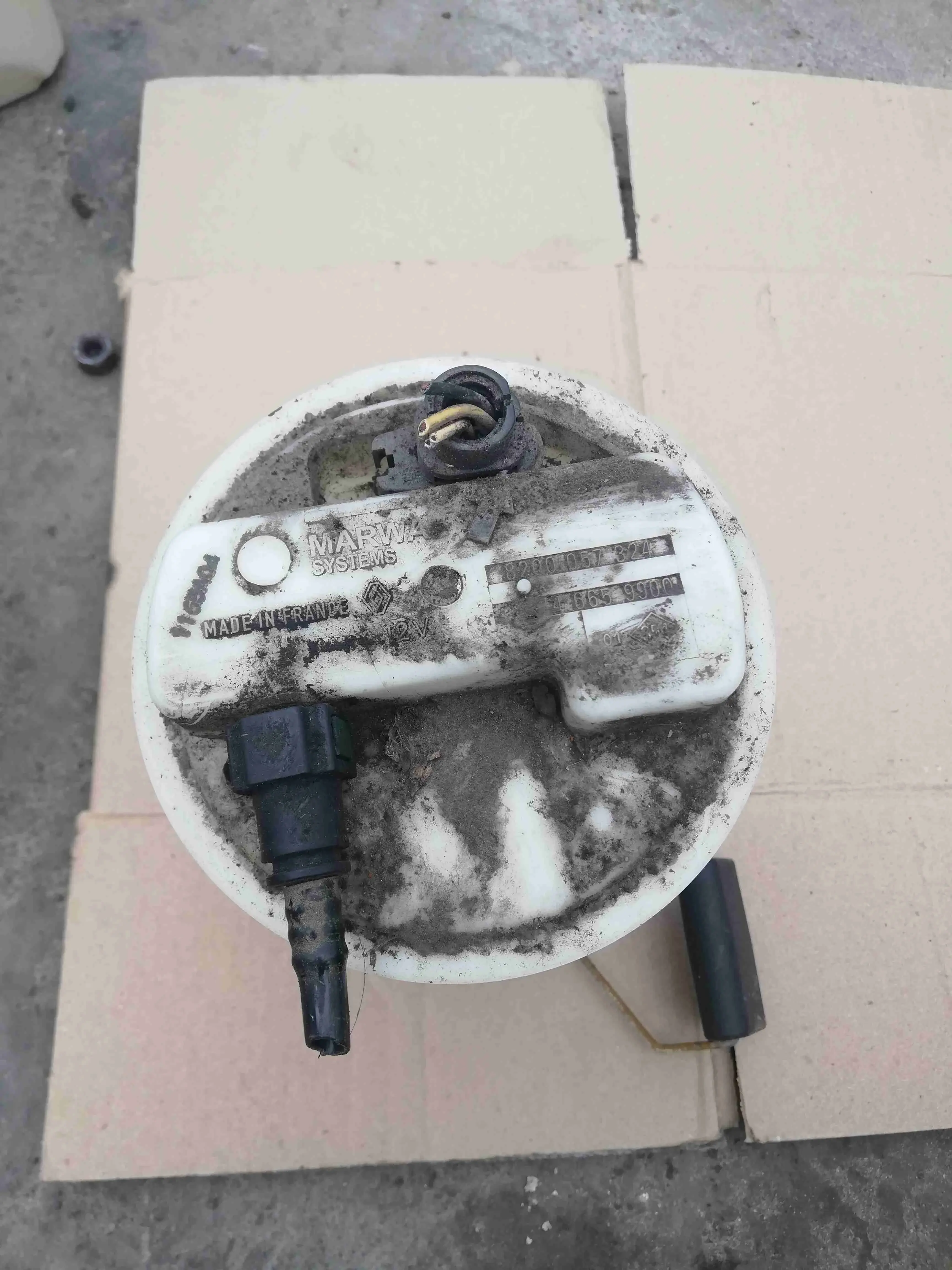 Топливный насос 8200057324