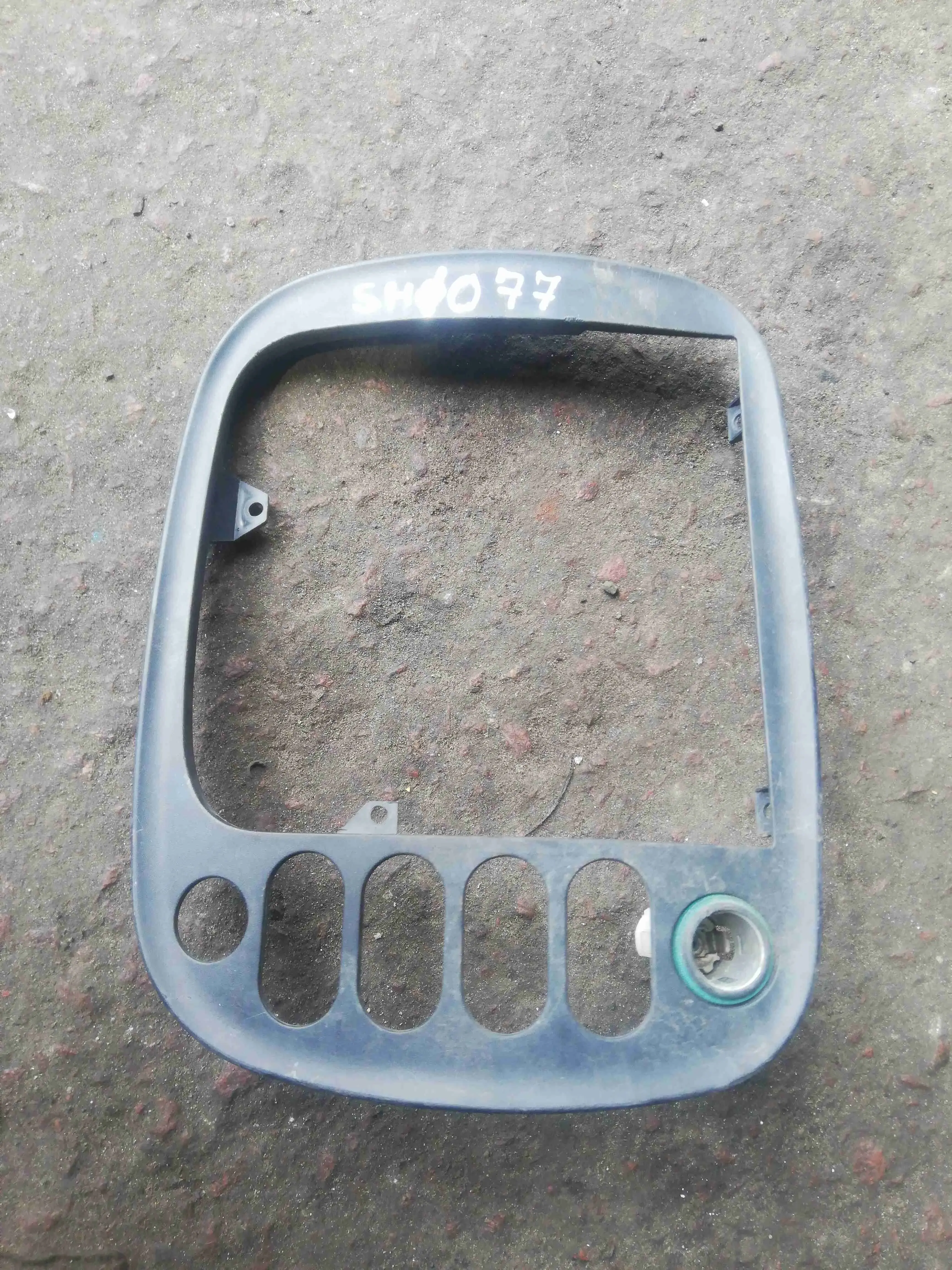 Рамка под магнитолу 7m0858105e