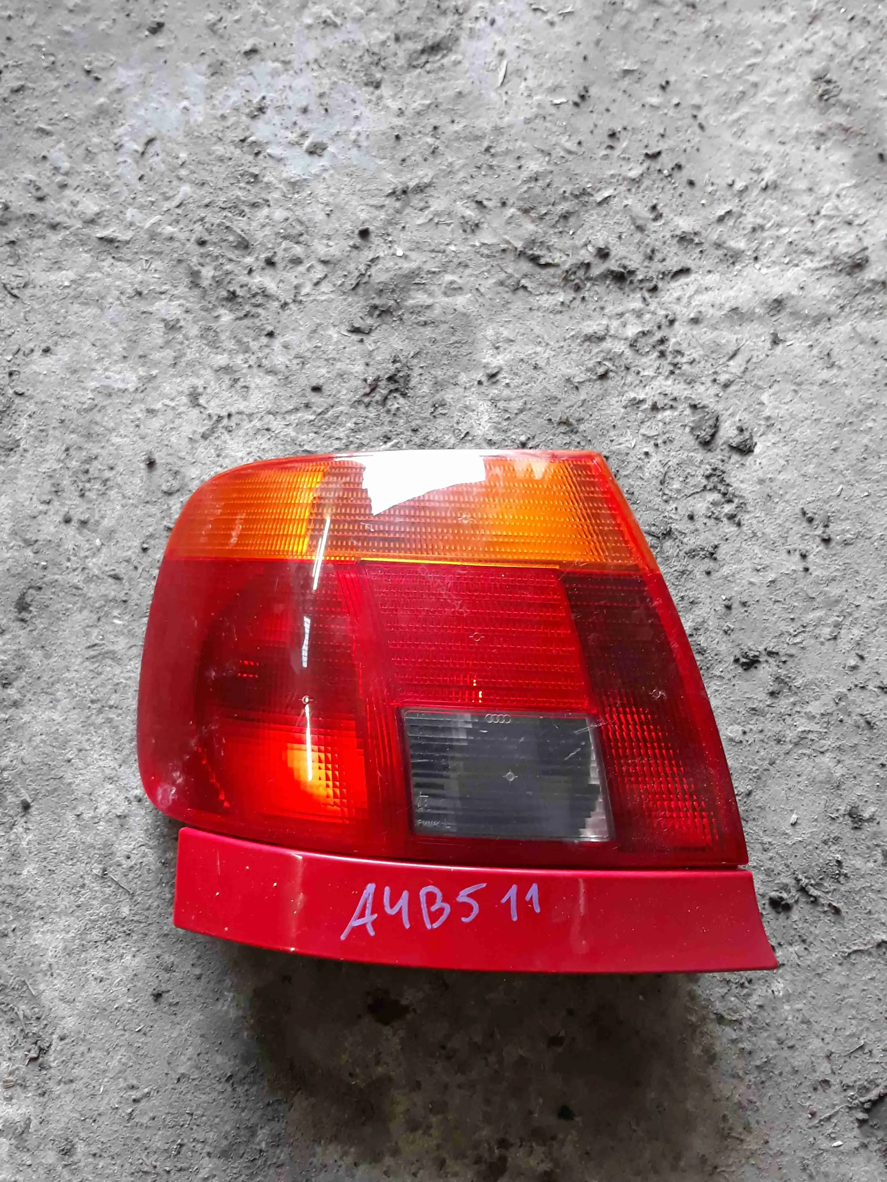 Задние фонари А4В5