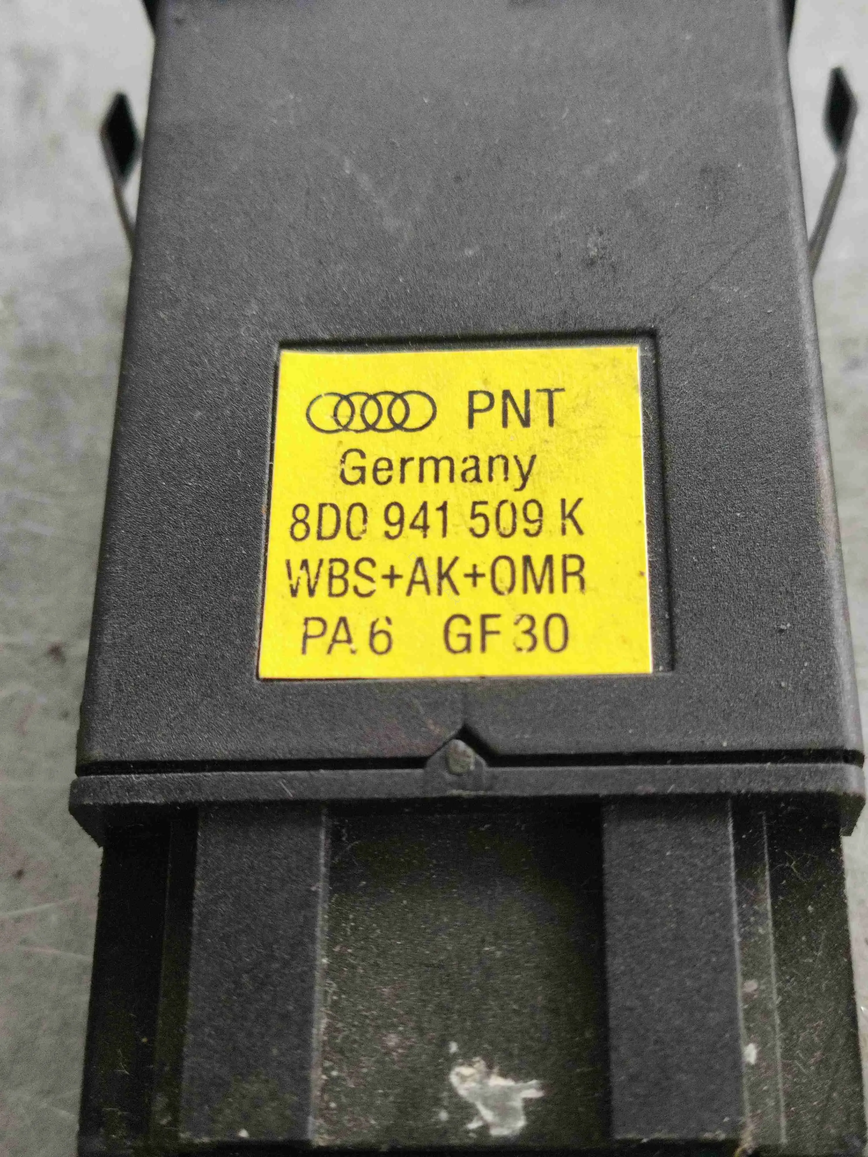 Кнопка аварийки 8D0941509K