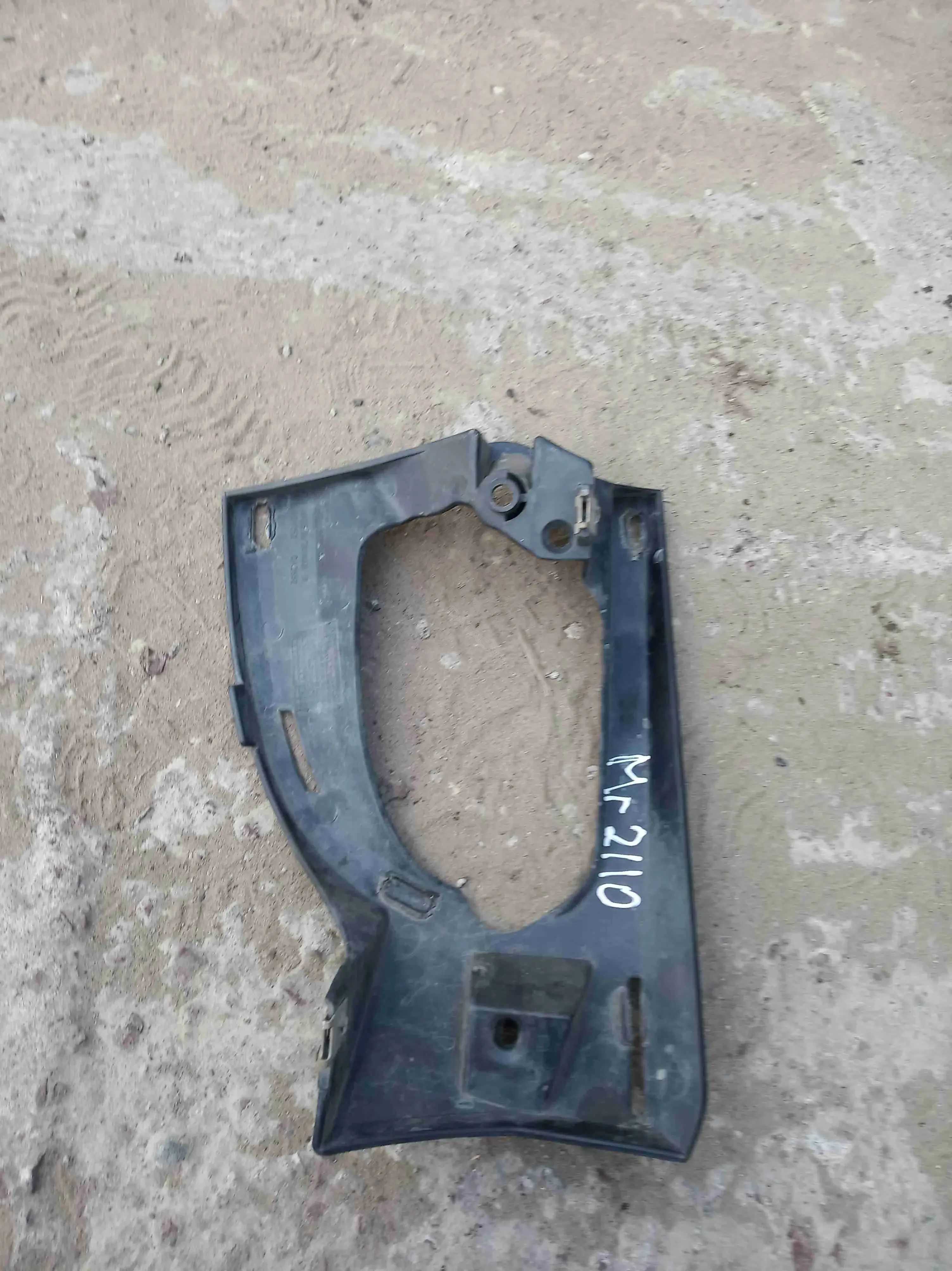 Рамка фары противотуманной Mr2110