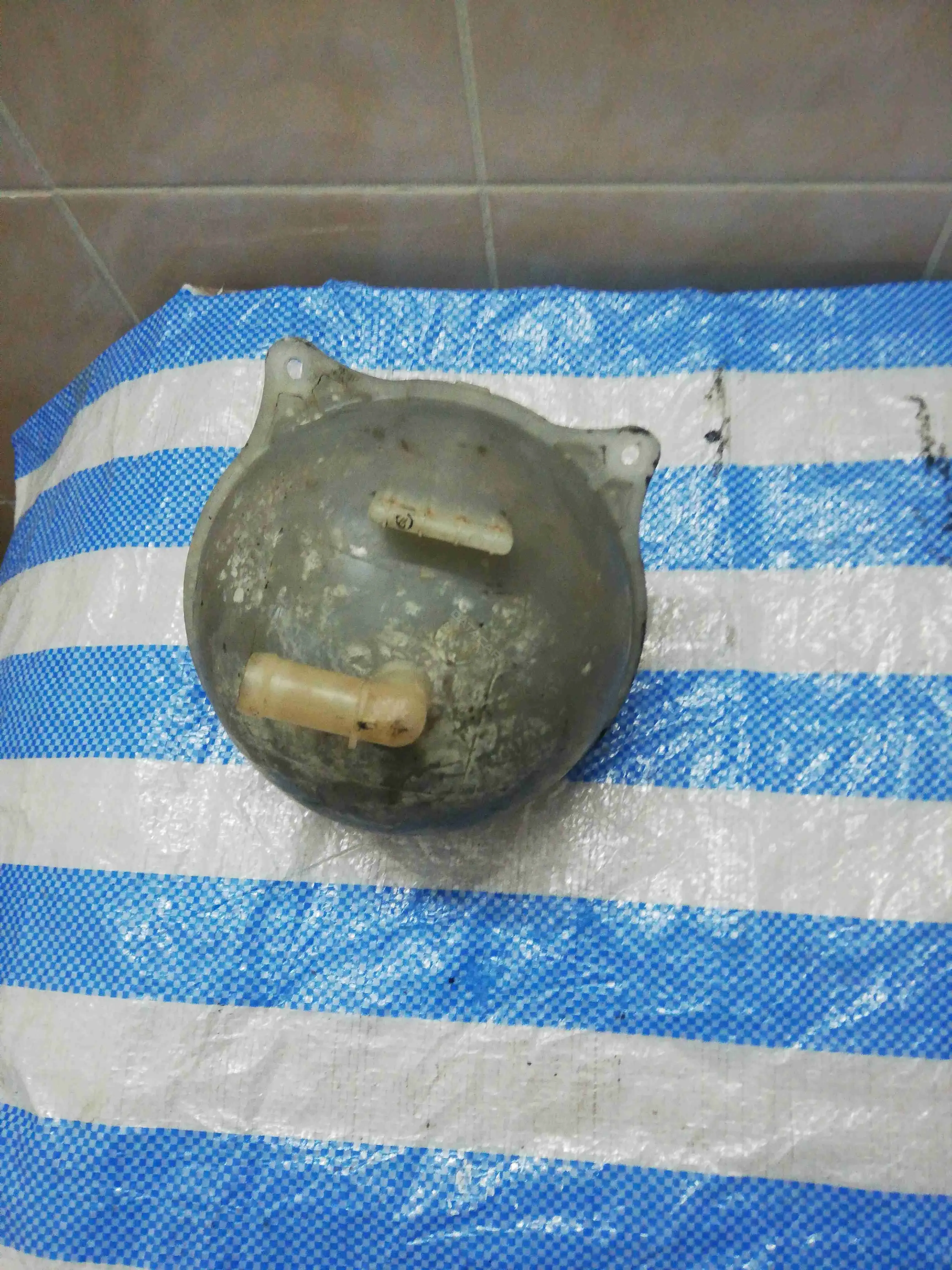Расширительный бачок 1H0121407
