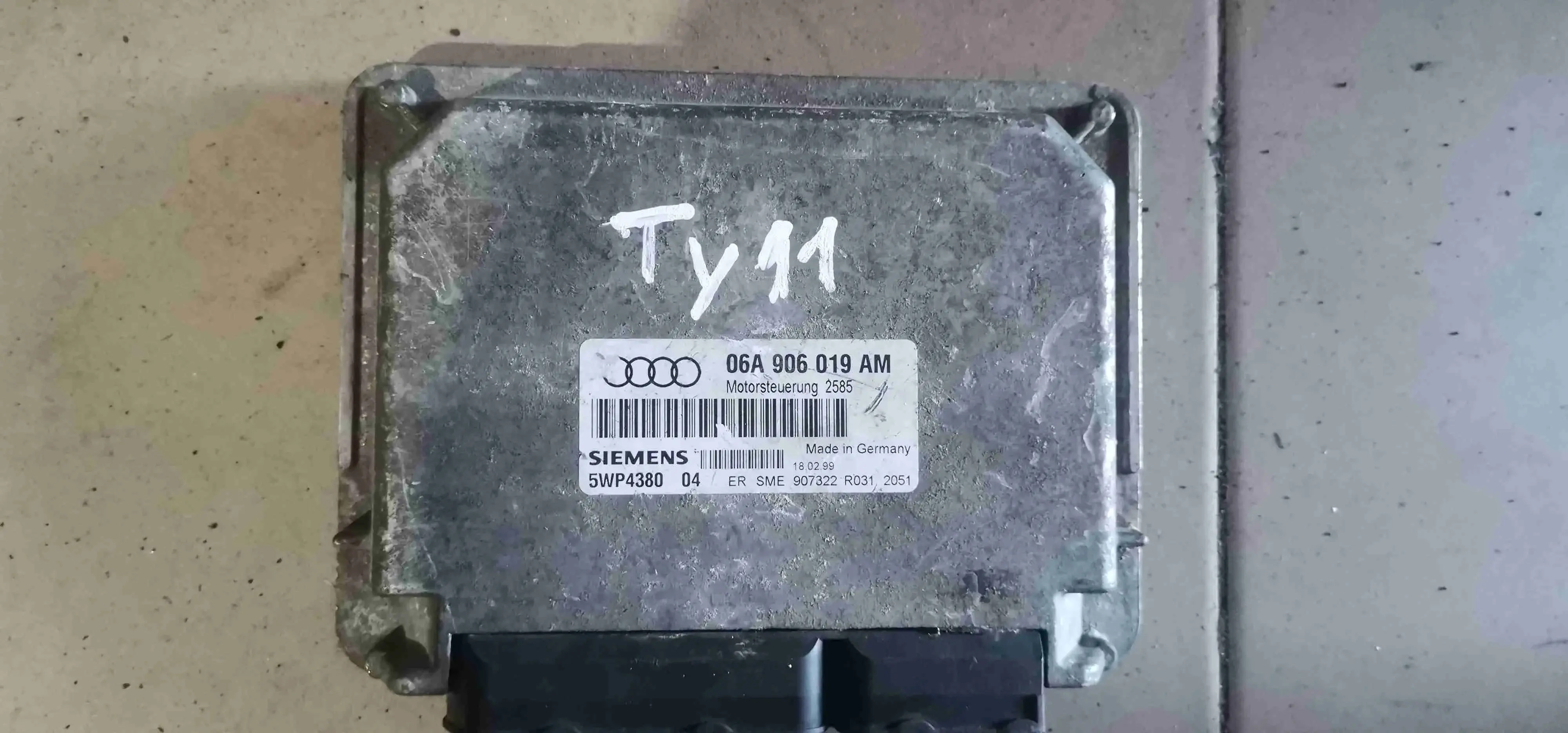 Блок управления двигателем 06A906019AM