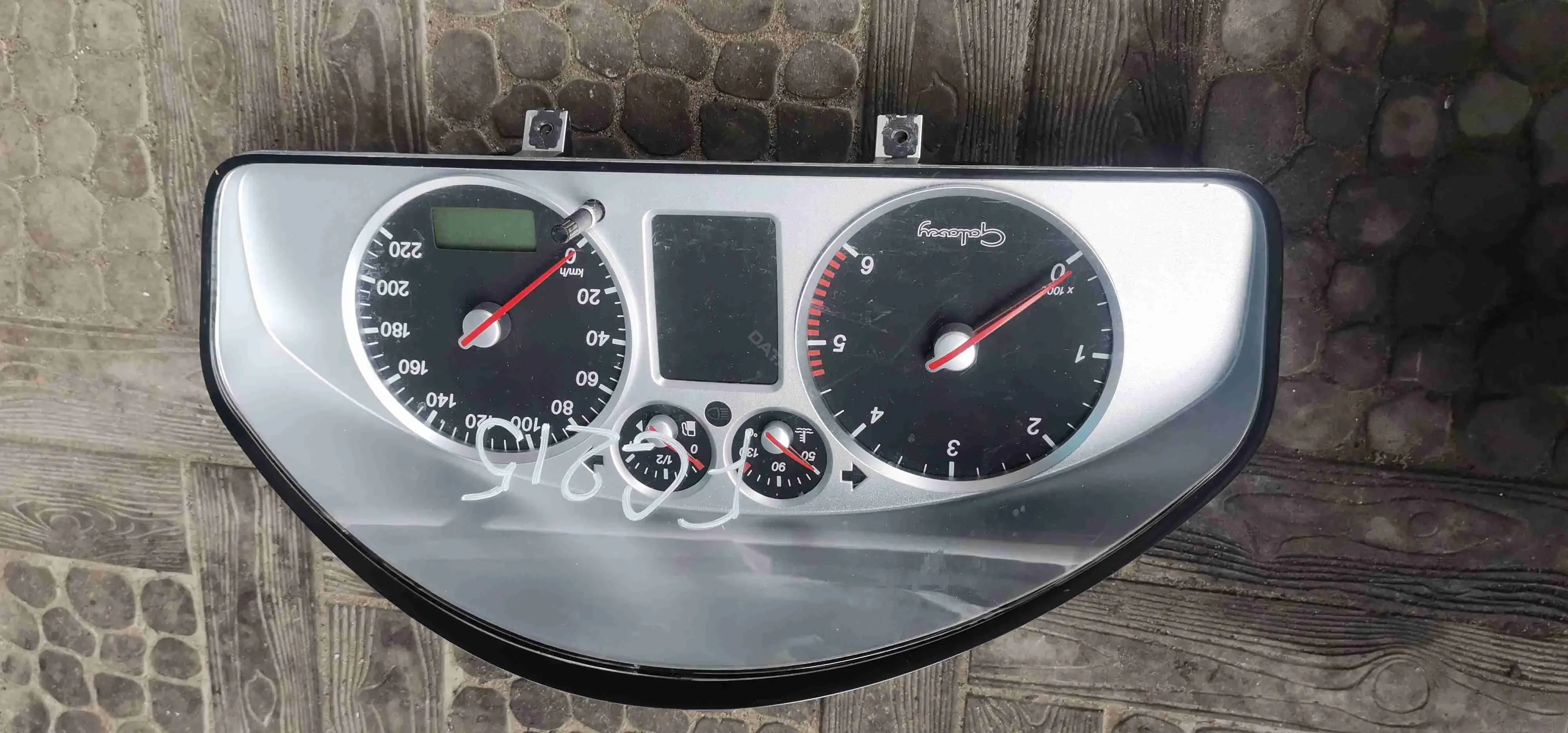 Панель приборов 7M5920800E