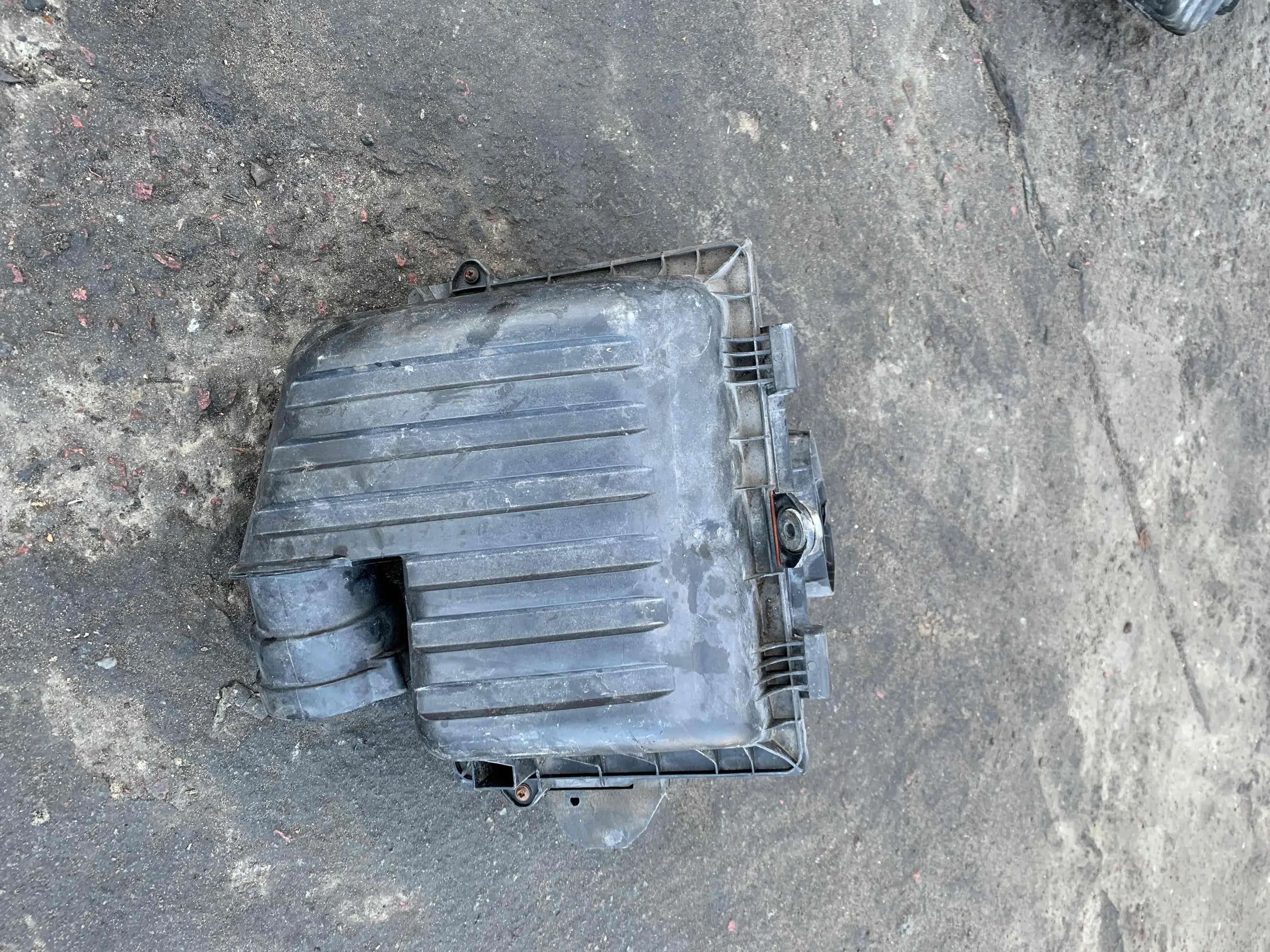 Корпус воздушного фильтра 7M3129607