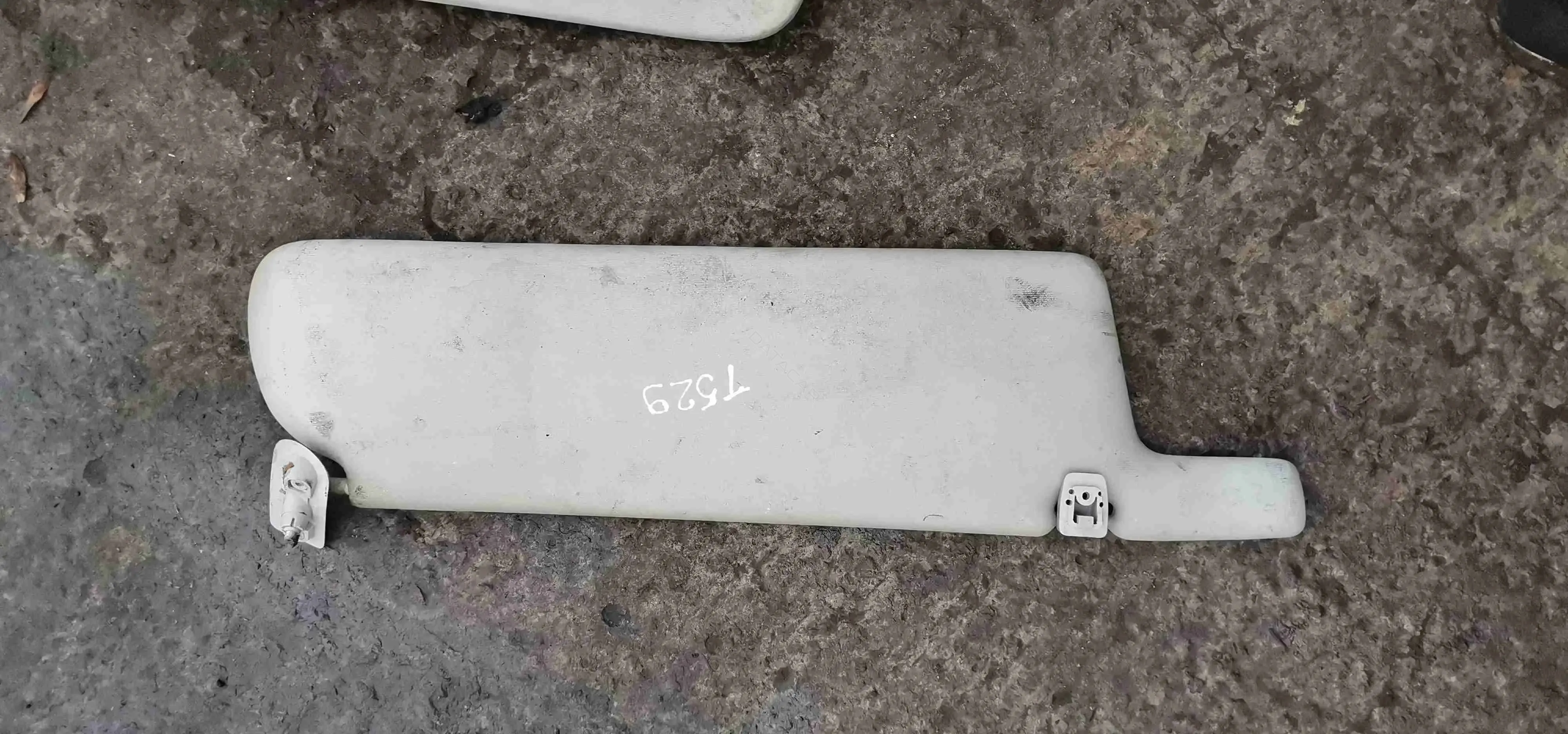 Козырек солнцезащитный T529